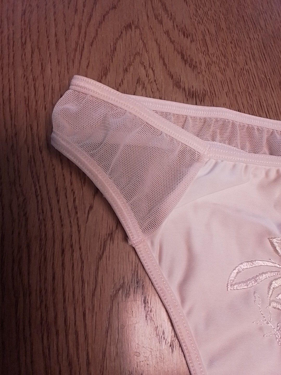 Vintafe New VICTORIA’S SECRET Panty Light Pale Pink Embroidered Flower Thong S
