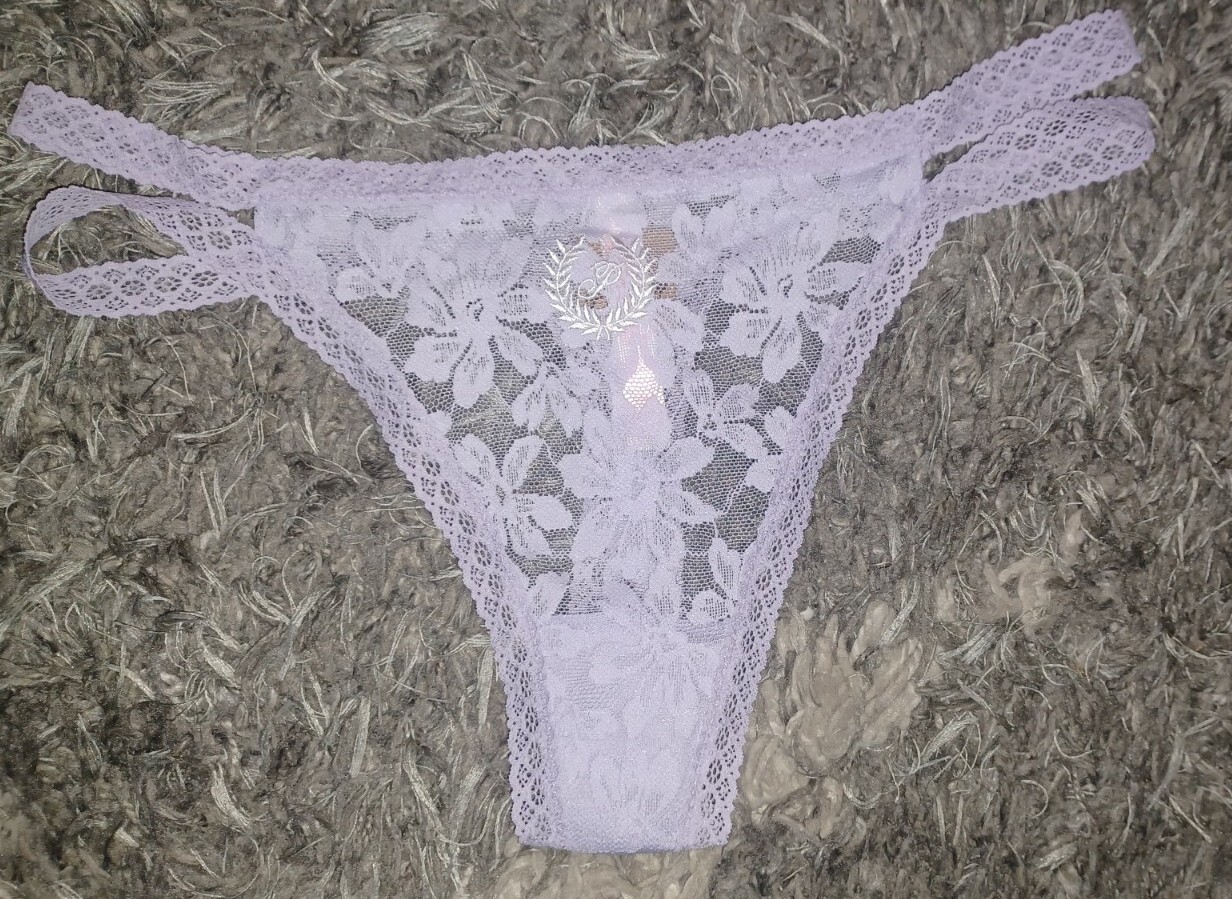 NeW Vs pink strappy lace thong Panty Size Medium Lavender embroidered Logo
