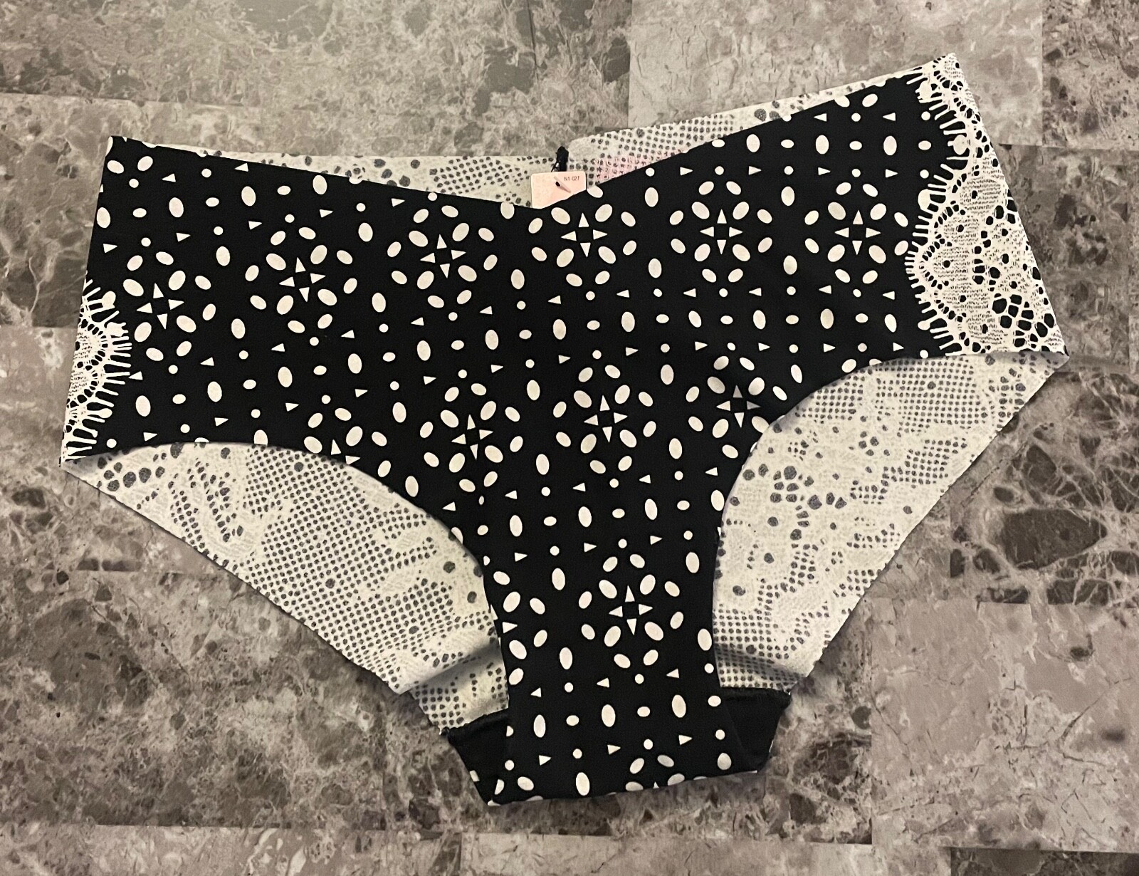 NWT VICTORIA’S SECRET S BLACK WHITE GEOMETRIC FLORAL NO SHOW HIPHUGGER PANTIES