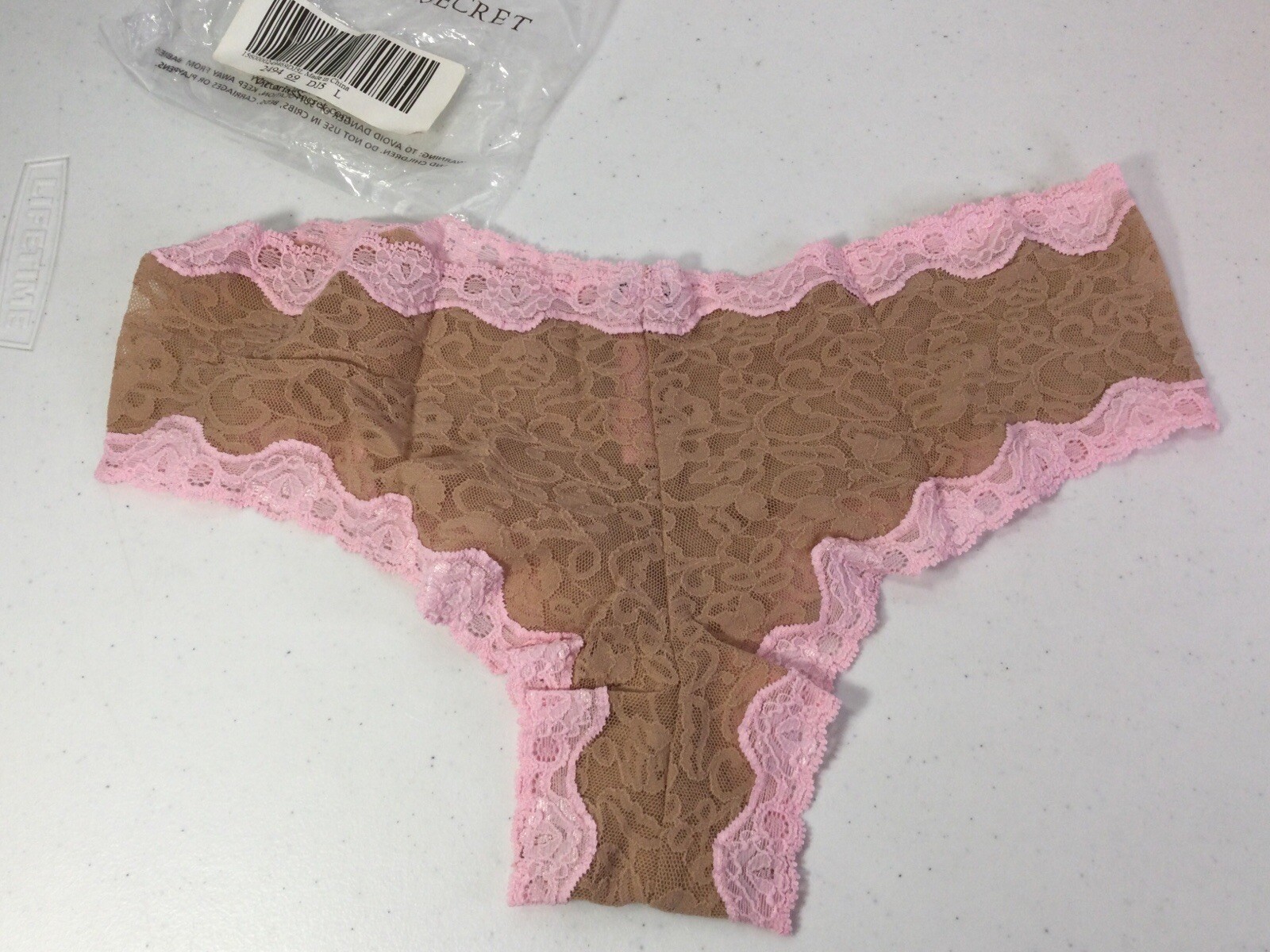 VICTORIA’S SECRET “The Lacie” Beige W/ Pink Trim Cheeky Panties. Sz. Large. NEW.