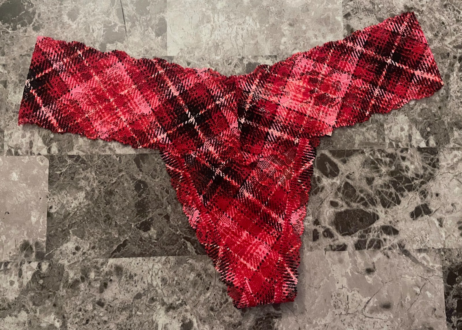NWT VICTORIA’S SECRET RED PINK BLACK PLAID LACE LACIE THONG PANTIES