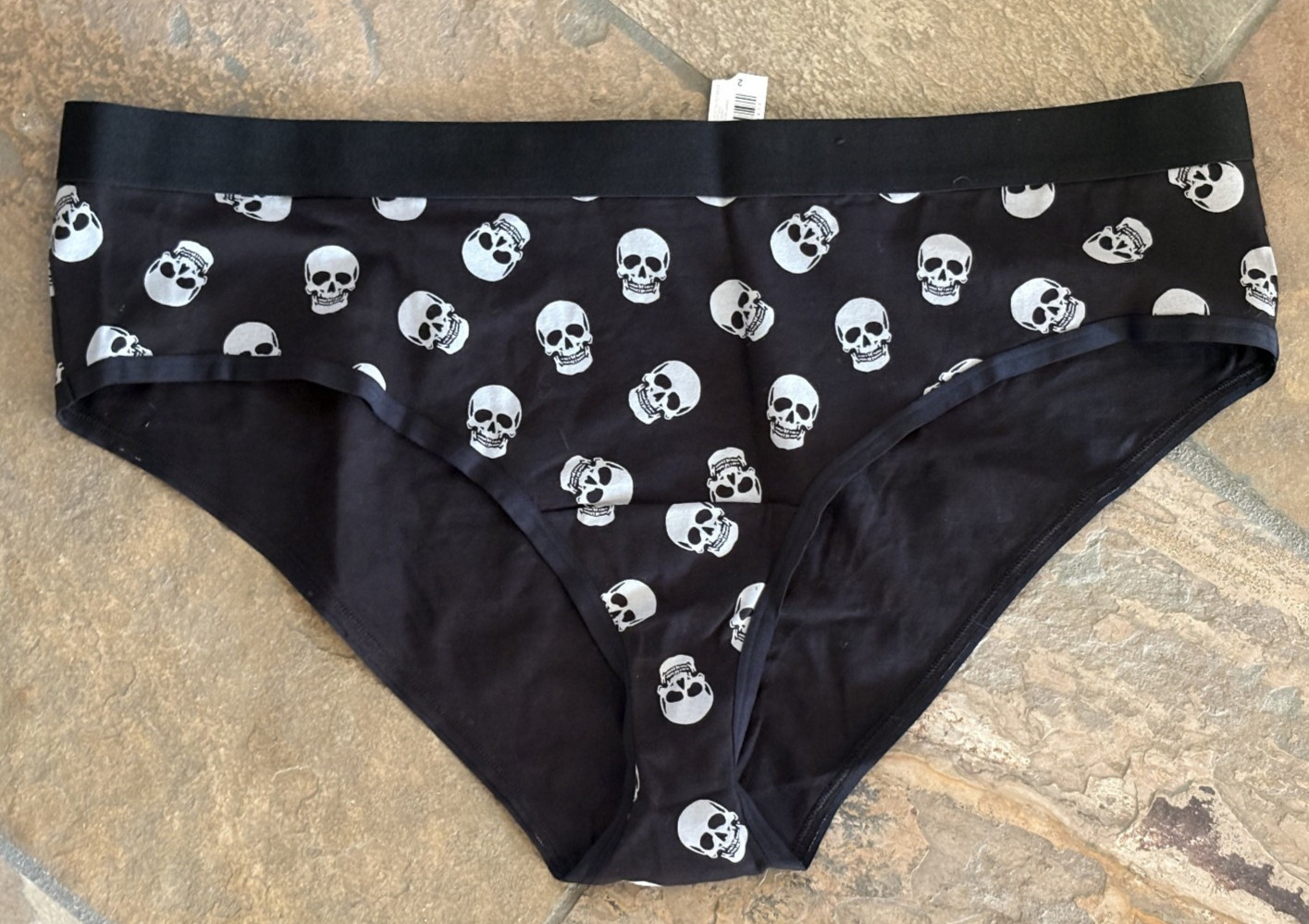 TORRID CURVE 2 (18/20) Skulls on Black Cotton Blend Hipster Panties NWT