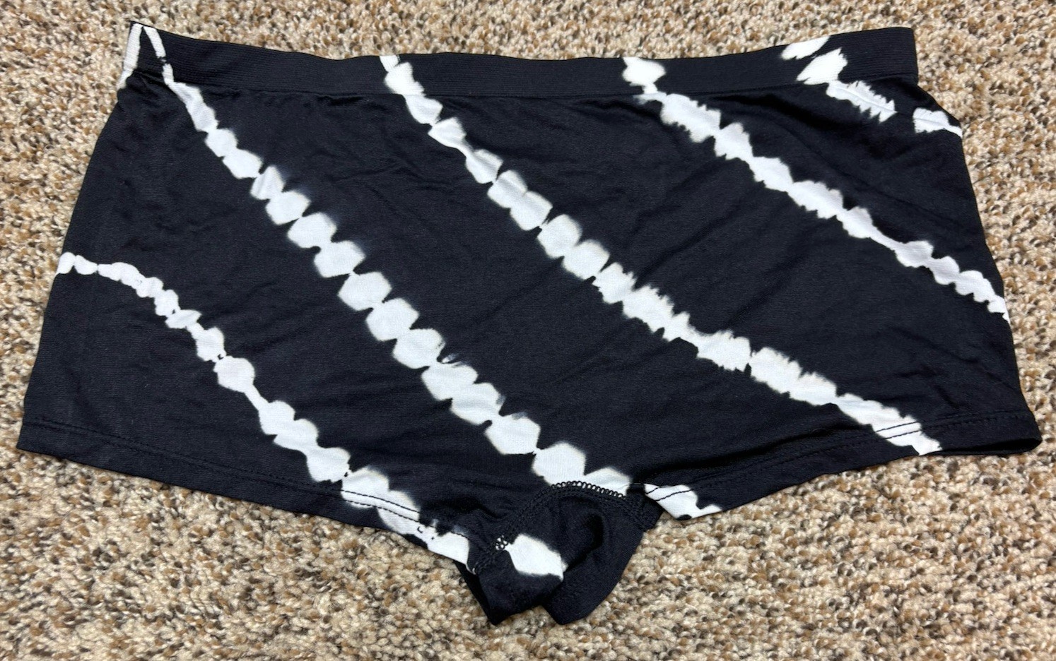 Auden Black & White Tie-Dye Seamless Boy Short Panty. Size: L (12-14).