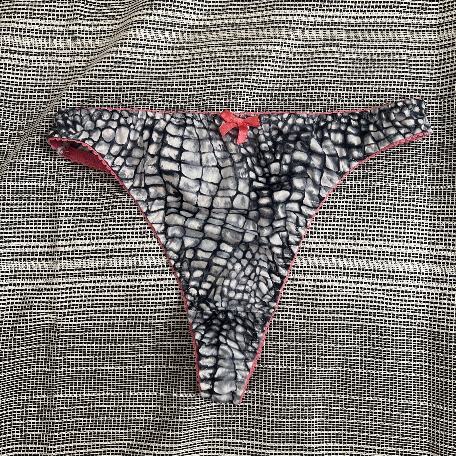 VTG WOMENS  SEXY BIKINI PANTIES THONG SIZE M 100% POLYESTER ELLE MENNO