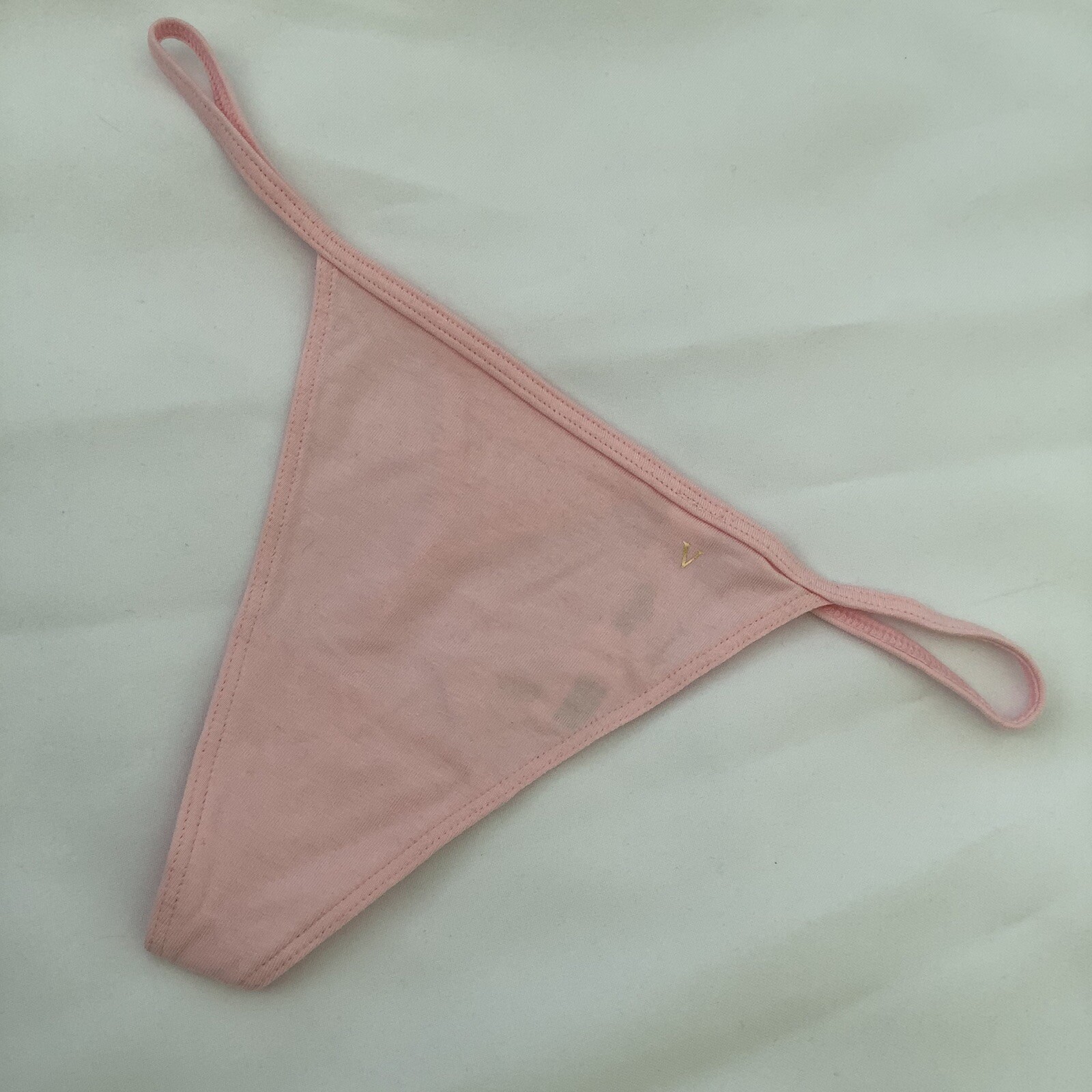 Victoria’s Secret Pale Pink Cotton Mix V-String Thong Panties – Size M – BNWT
