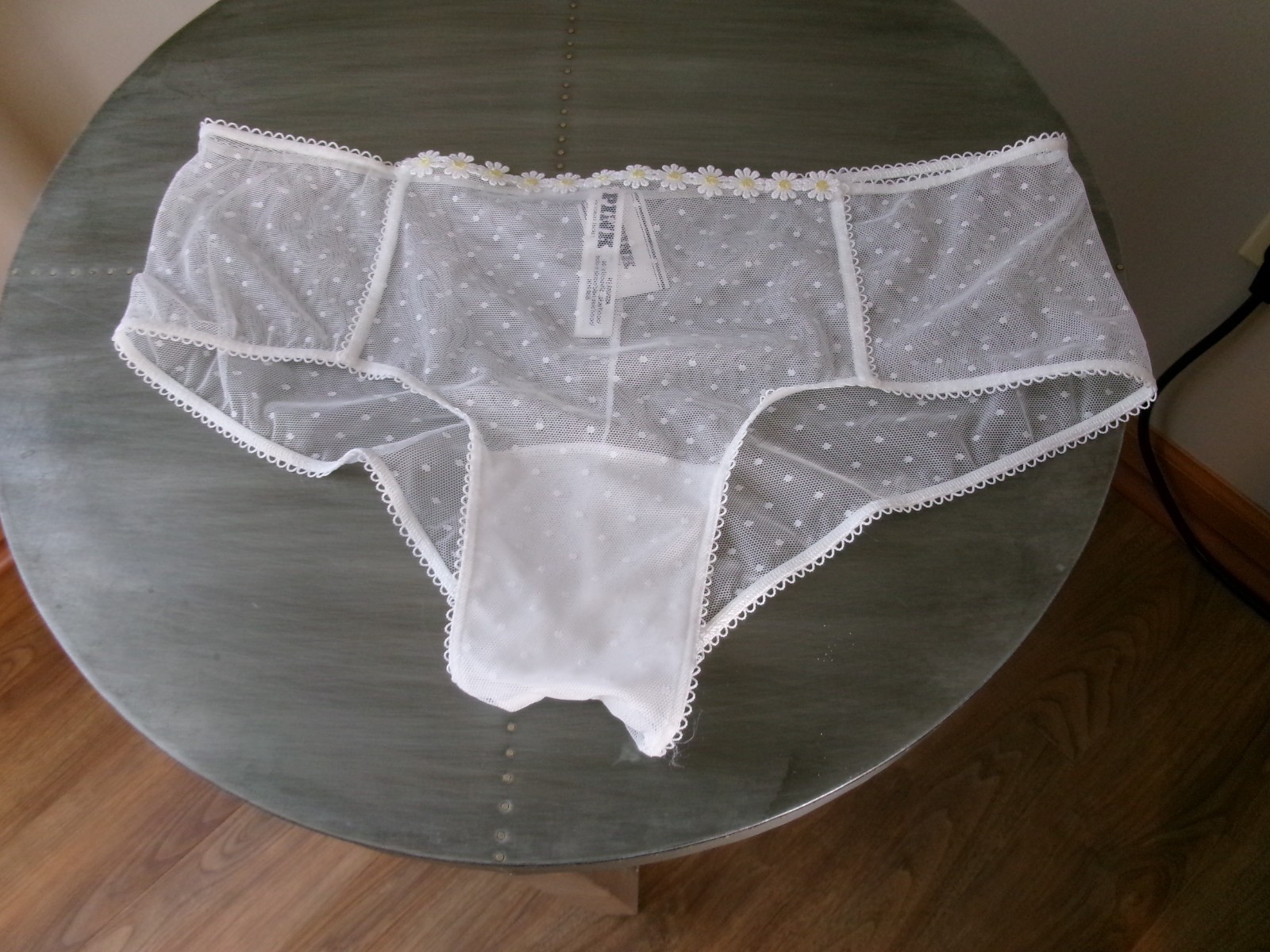 Victoria’s Secret DAISY DOT MESH Wink Pink Medium White NWT
