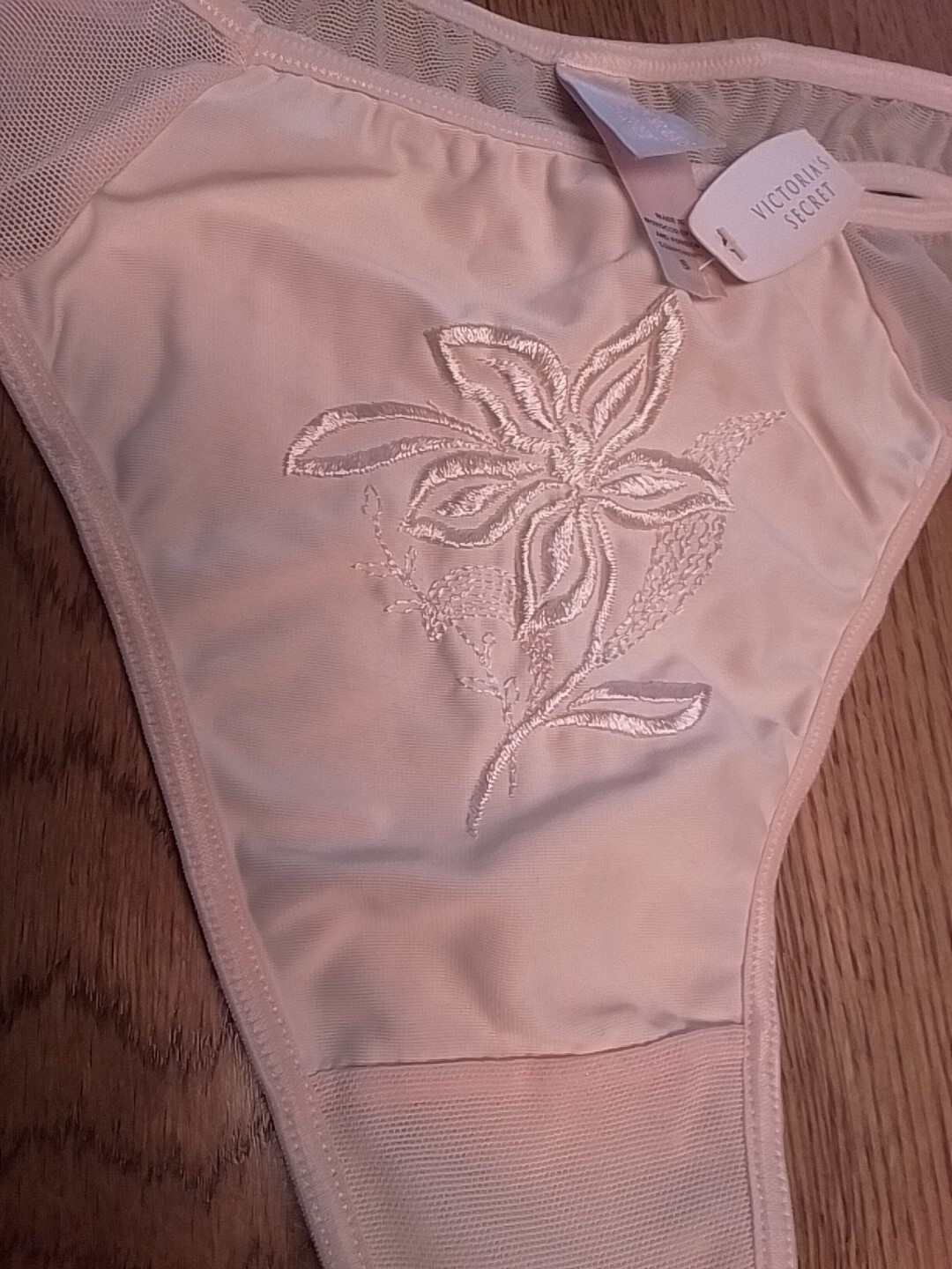 Vintafe New VICTORIA’S SECRET Panty Light Pale Pink Embroidered Flower Thong S