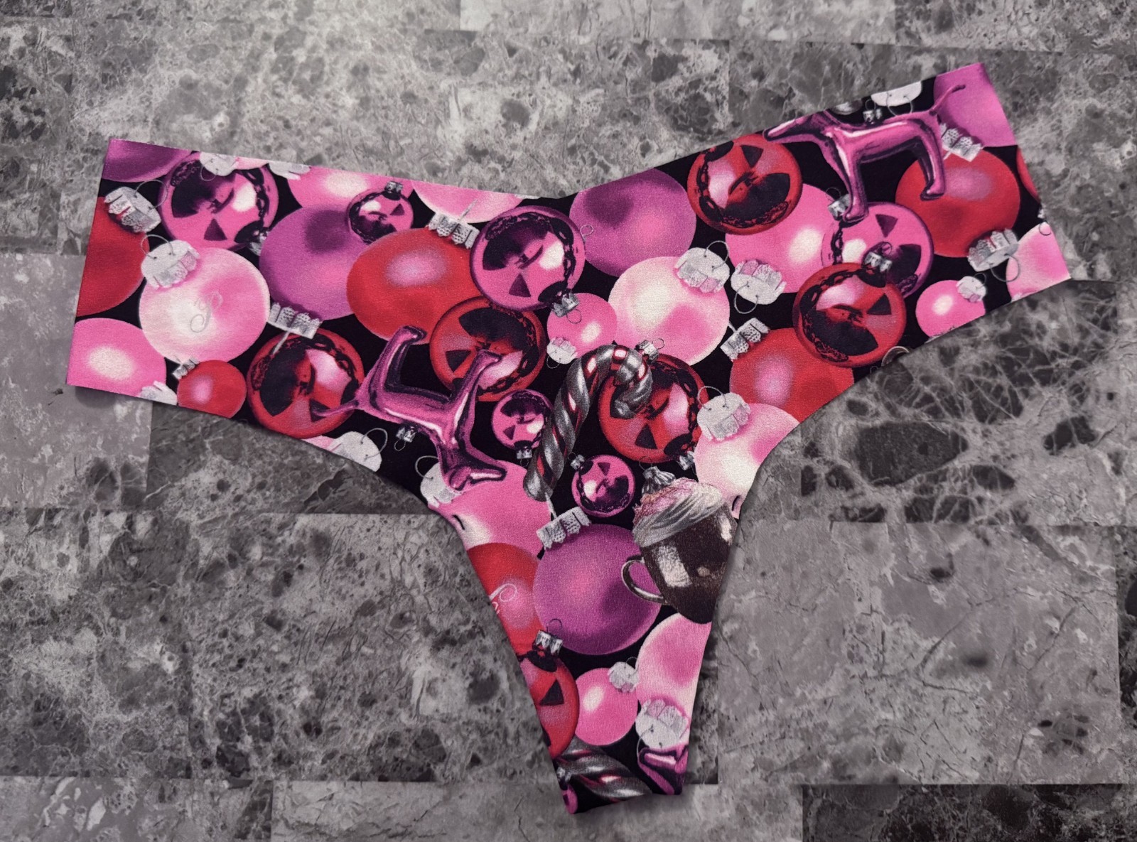 NWT VICTORIA’S SECRET PINK SMALL CANDY CANE ORNAMENT DOG NO SHOW THONG PANTIES