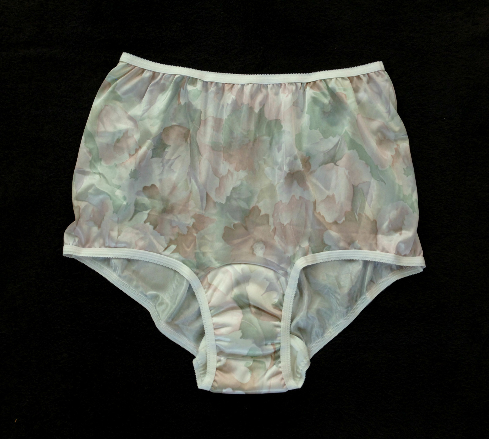 WEAREVER 100% Polyester Women’s Abstract Full-Cut Sanitary Brief Plus Size 4XL