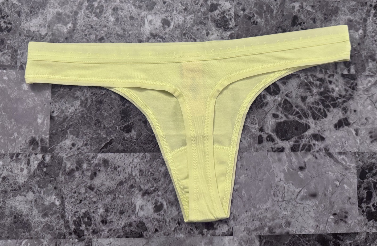 NWT VICTORIA’S SECRET XS CITRON LOGO LIGHTWEIGHT WAISTBAND RARE THONG PANTIES