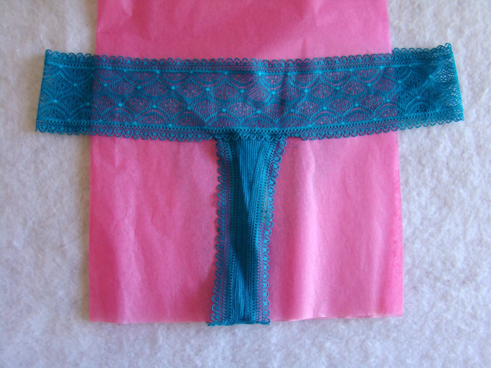 New VICTORIA’S SECRET Teal Blue Geometric Lace Cotton Thong Panty Size L