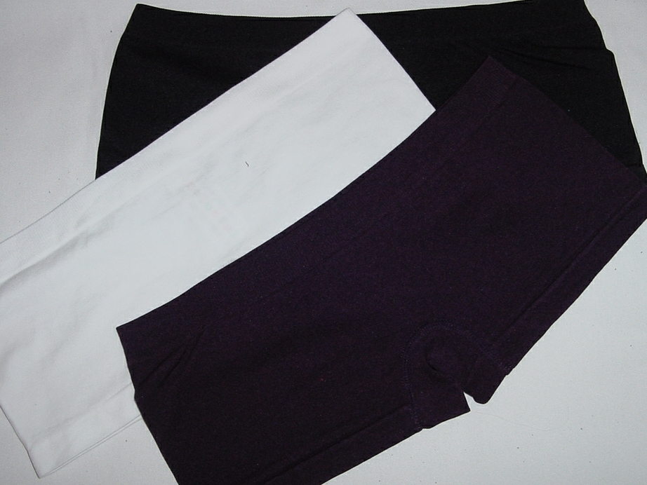 Booty Short Seamless Stretch Boyshort/Hipster Bikini Panty *Black/White/Dk Plum*