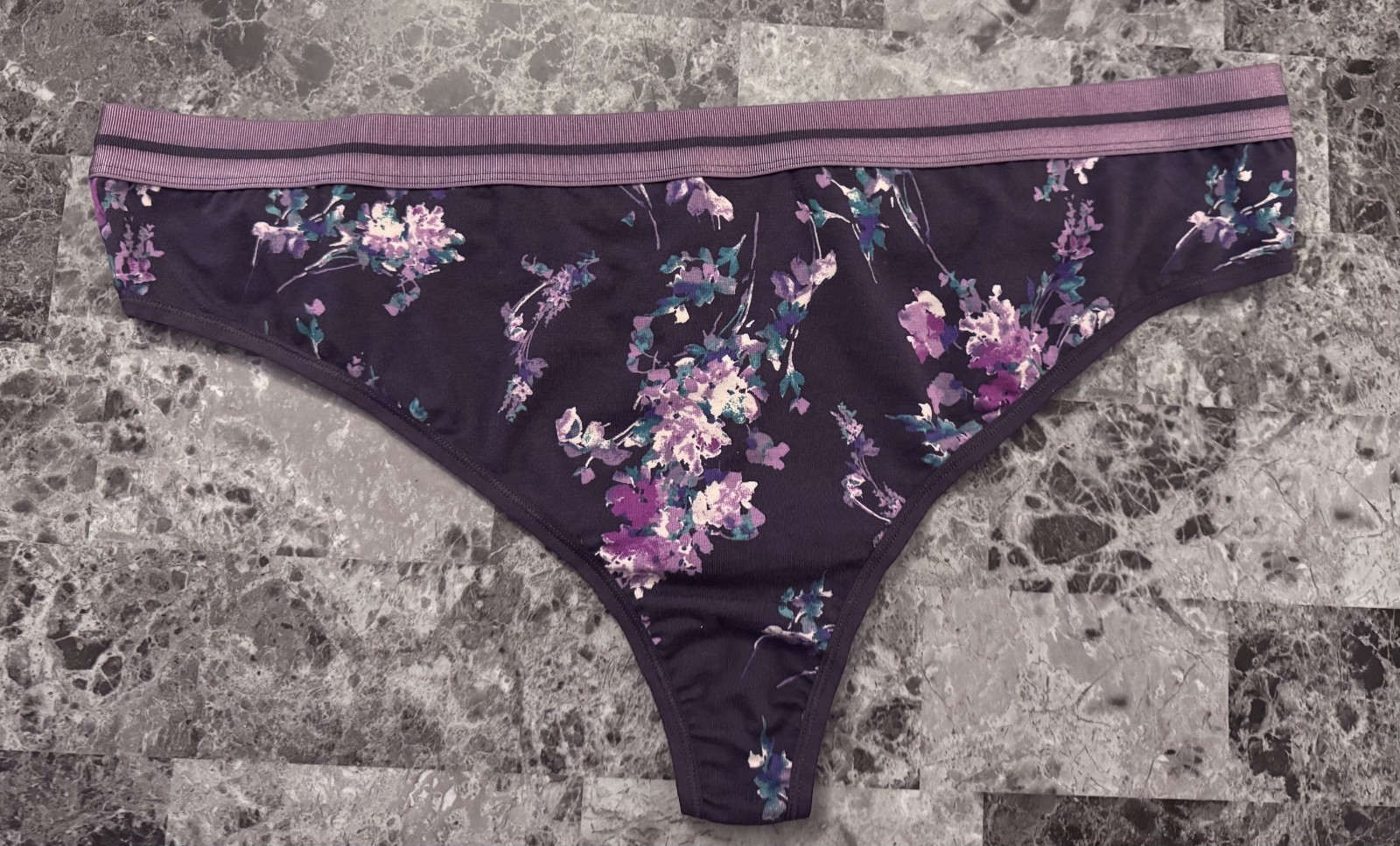 NWOT CACIQUE LANE BRYANT 26/28 PURPLE FLORAL STRIPE THICK BAND THONG PANTIES
