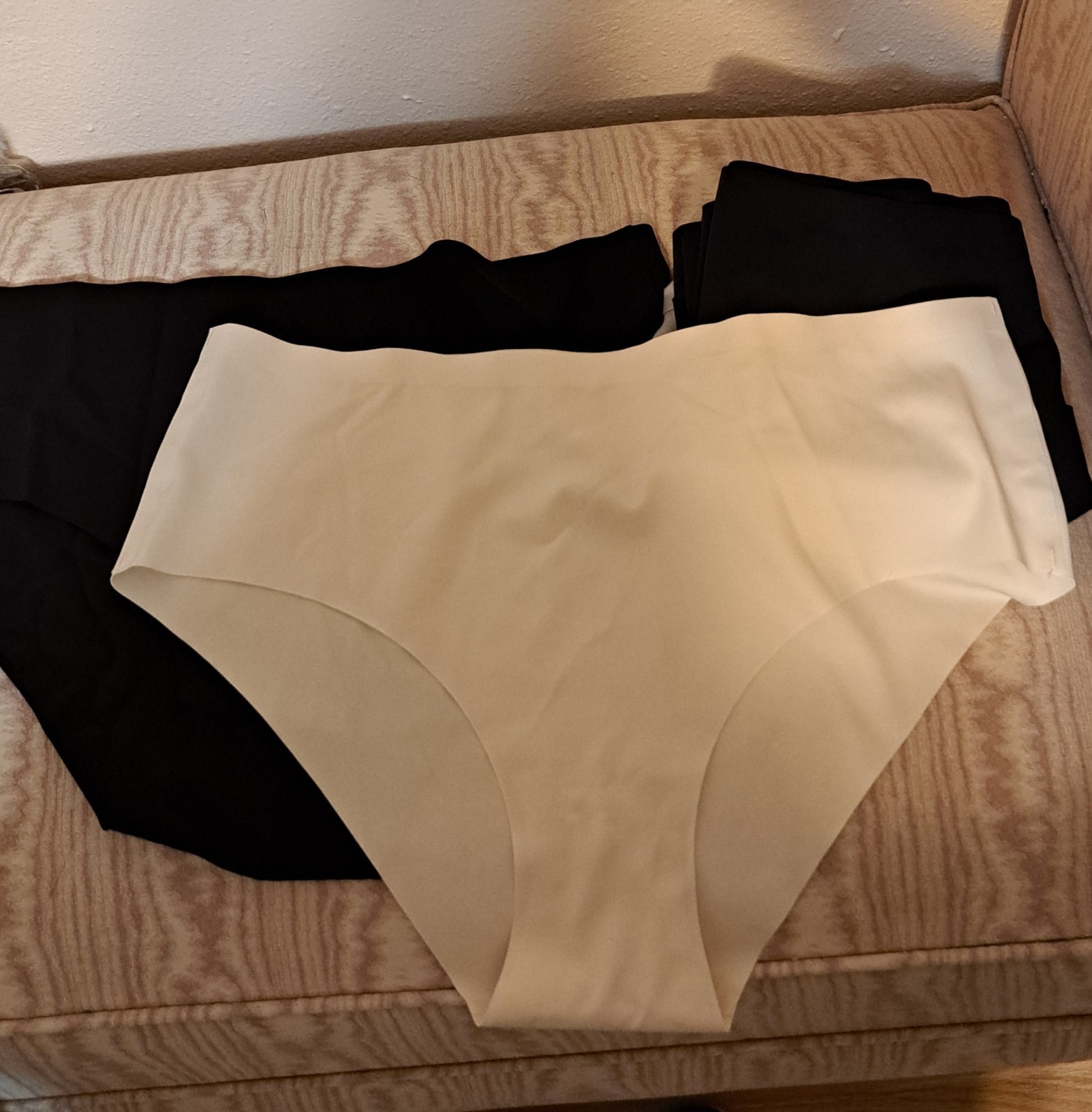 New lot of 4 bras XXL and 8 Size L panties