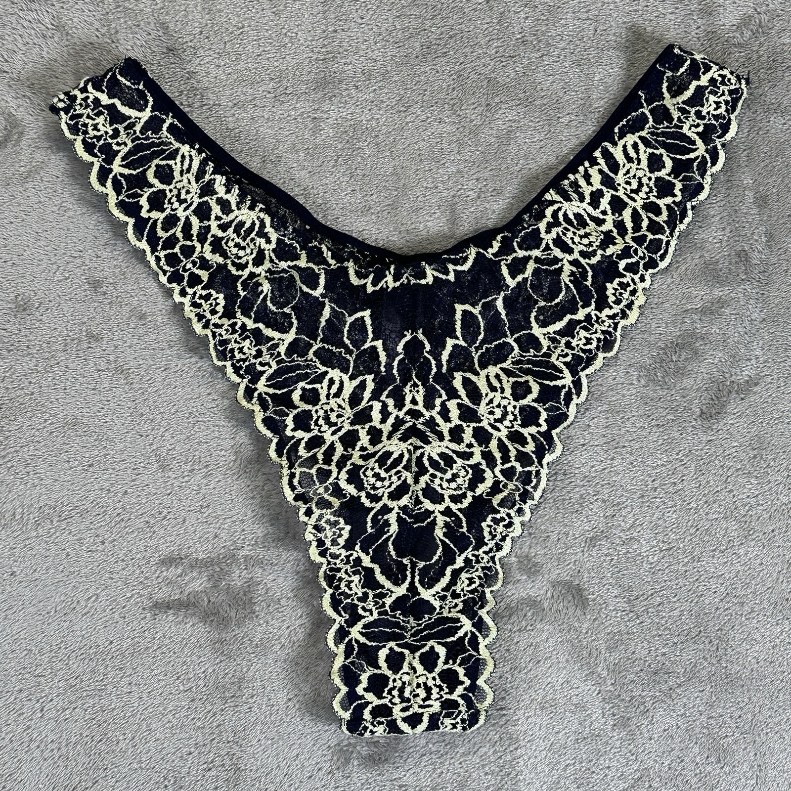 NEW, Fenty Savage X Women’s KeepSake Lace Brazilian Panty, Medium
