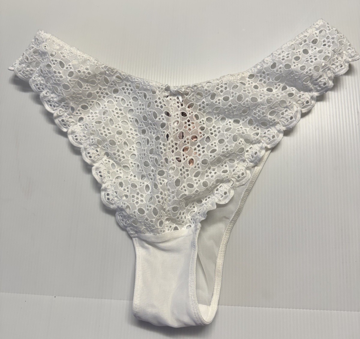 NWT VICTORIA’S SECRET DREAM ANGELS WHITE EYELET MESH BRAZILIAN CHEEKY PANTIES L
