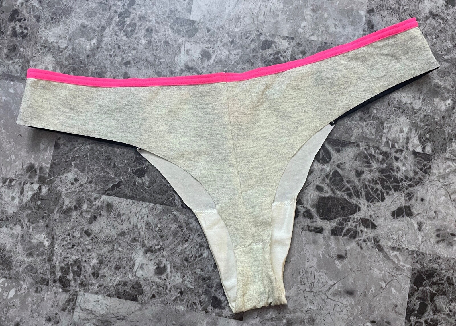 NWT VICTORIA’S SECRET PINK MEDIUM GRAY BLACK NETTED RARE NO SHOW THONG PANTIES
