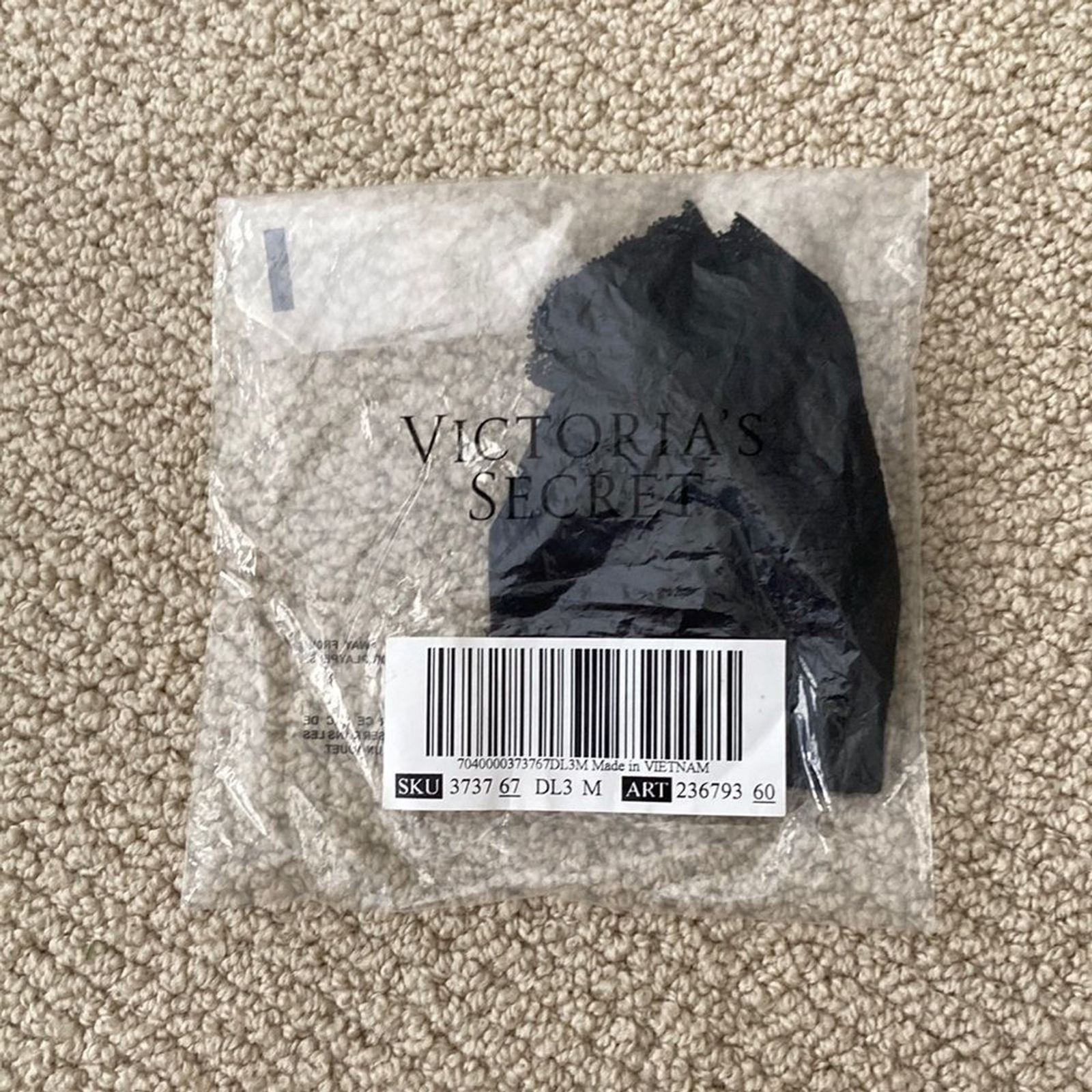 NEW Victoria’s Secret Lacy Hem Thong Panties Lingerie Black Medium NWT String