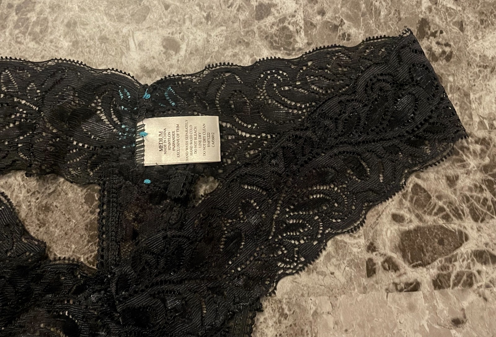 NWOT UNBRANDED MEDIUM BLACK FLORAL LACE BLUE BACK BOW THONG PANTIES