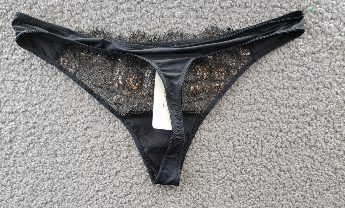 Skarlett Blue Entice Lace Thong Women’s L Black/Rose Gold Elastic Waist Pull On