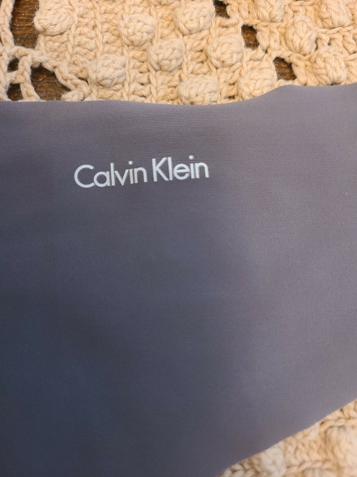 L/7 CALVIN KLEIN Logo Invisibles Microfiber Seamless SeXy Thong D3428-030 NWT