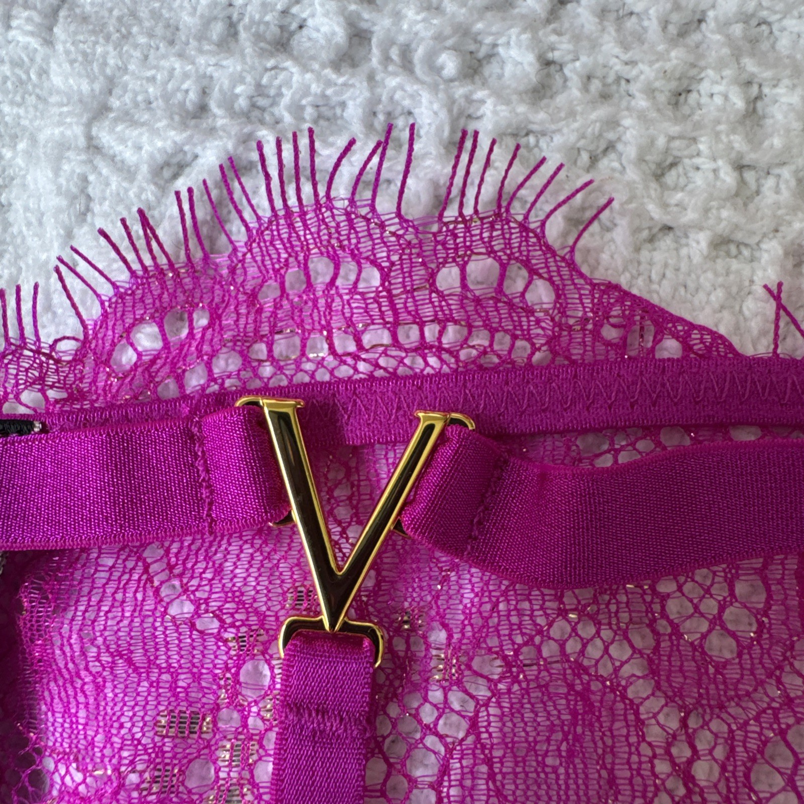 VICTORIA’S SECRET S GOLD CHARM V STRING PURPLE METALLIC LACE THONG PANTIES NWT