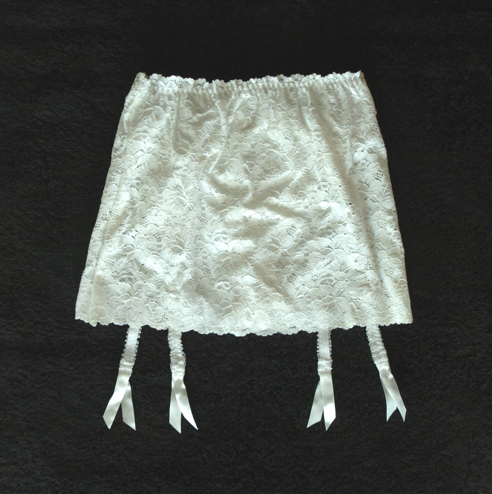 CROWN FOUNDATIONS Lace Embroidery Garter Skirt/Hi-Cut White Brief Size 34/2X