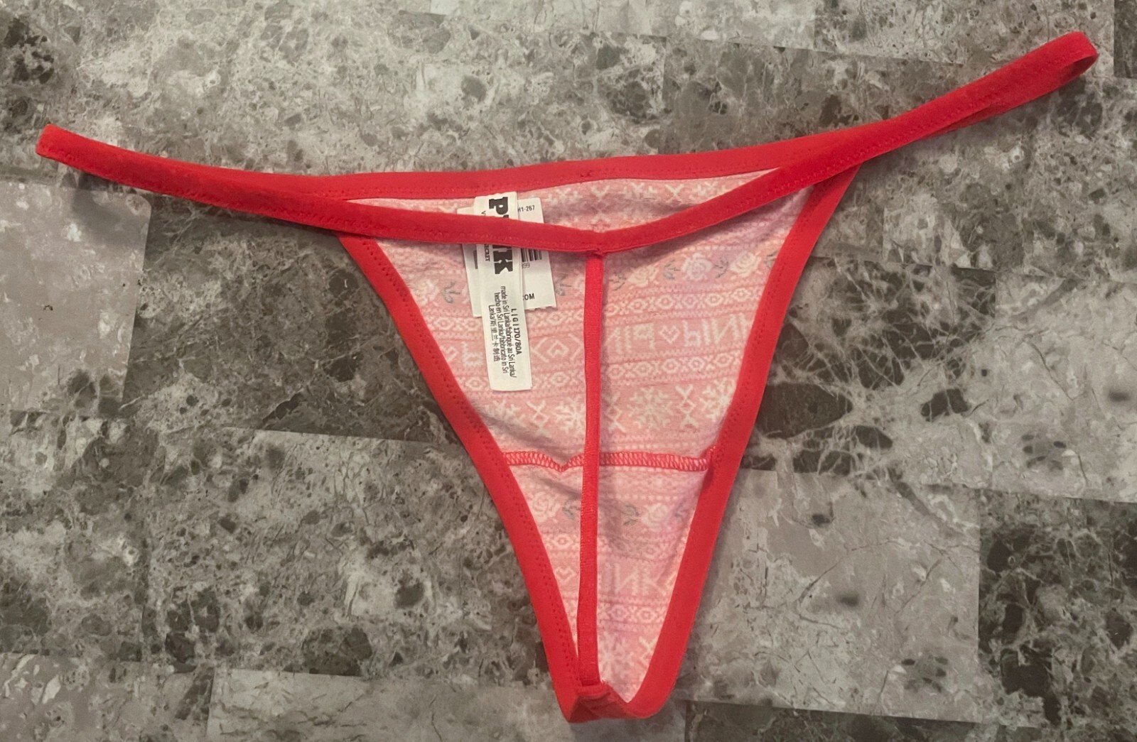 NWT VICTORIA’S SECRET PINK LARGE RED FAIR ISLE VELVET TRIM BOW V STRING PANTIES
