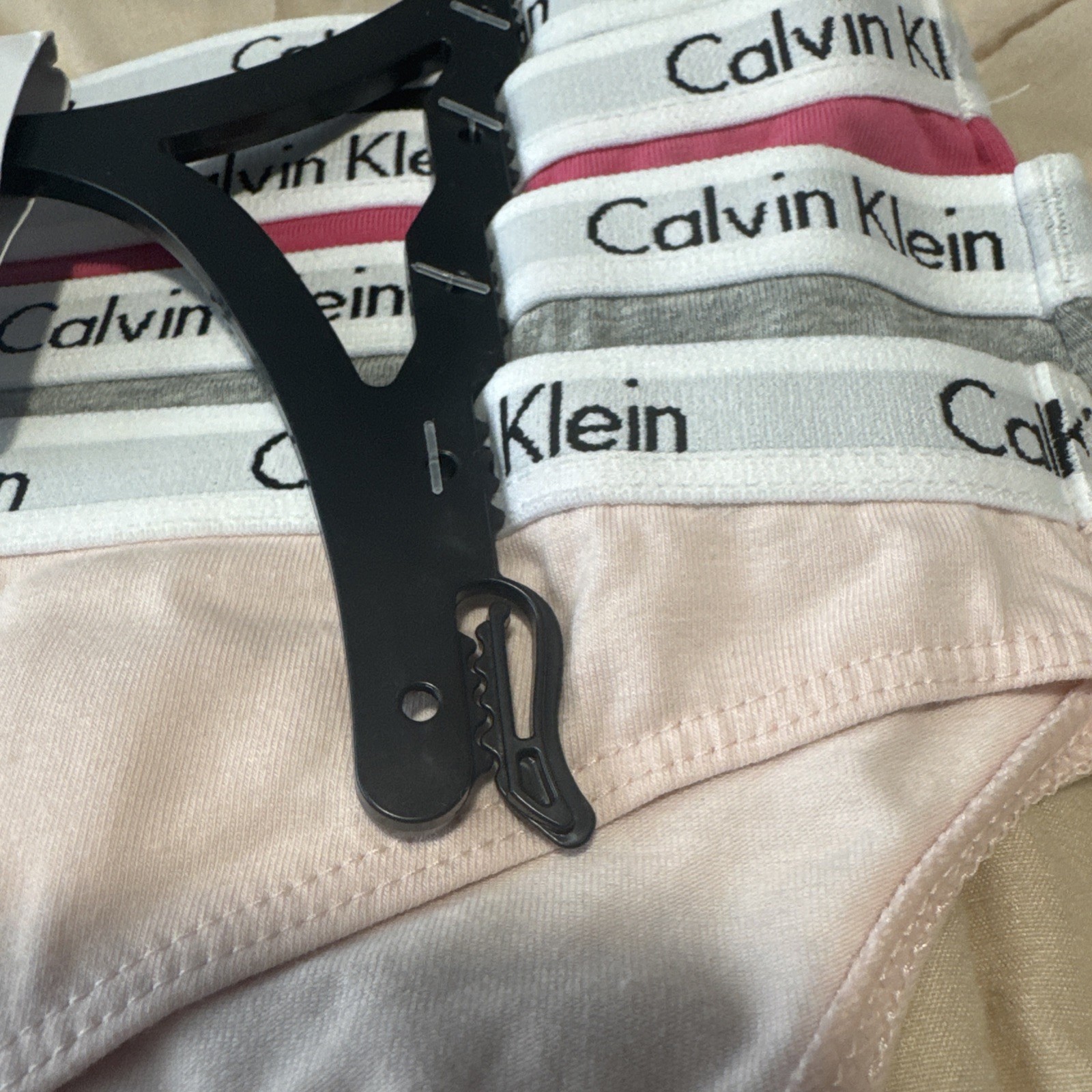 Women’s Size Medium CALVIN KLEIN BIKINI UNDERWEAR 4 PAIR PINK BLACK GRAY PANTIES