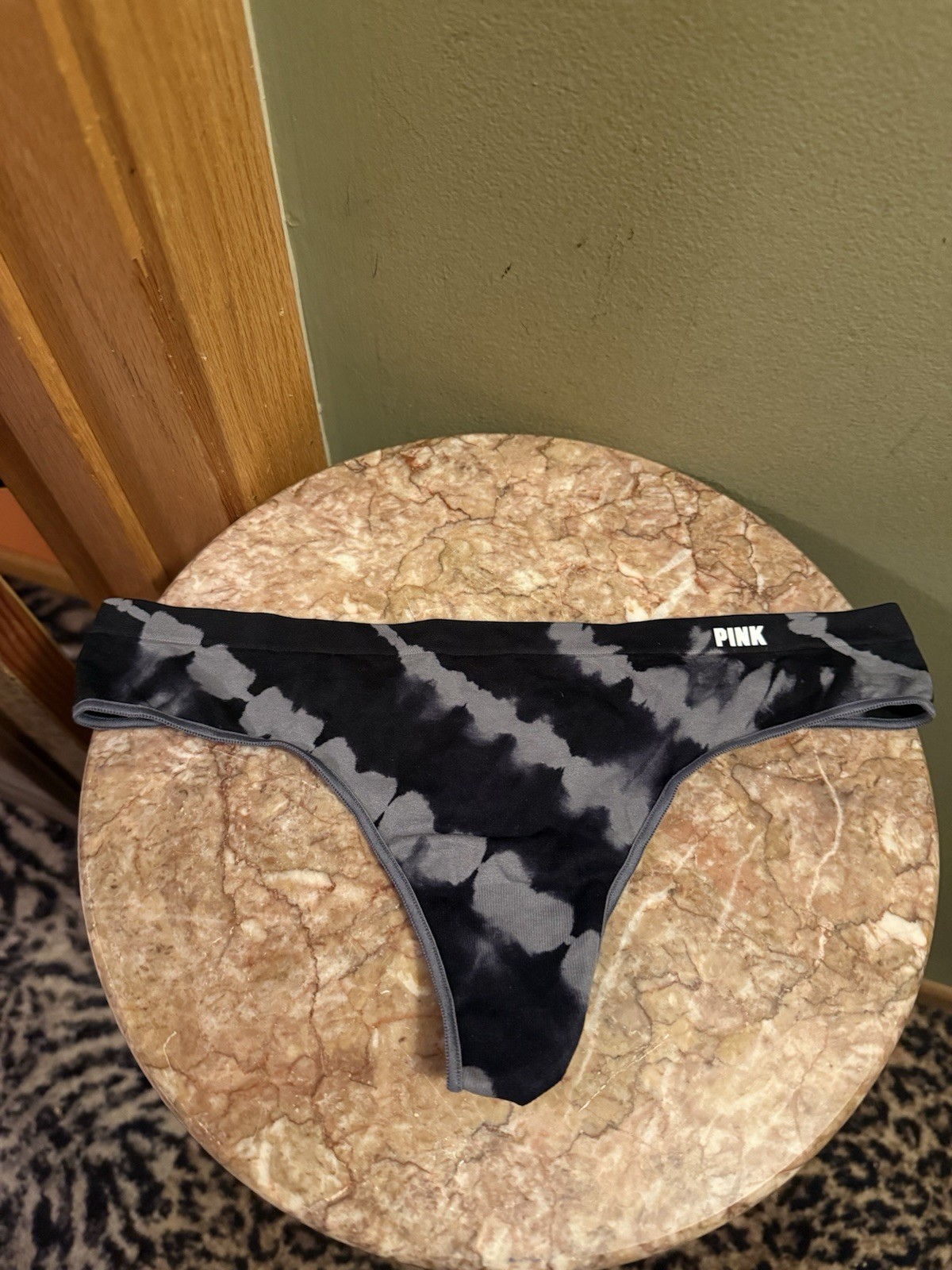 NWT VICTORIA’S SECRET PINK Medium BLACK GRAY TIE DYE LOGO SEAMLESS THONG PANTIES