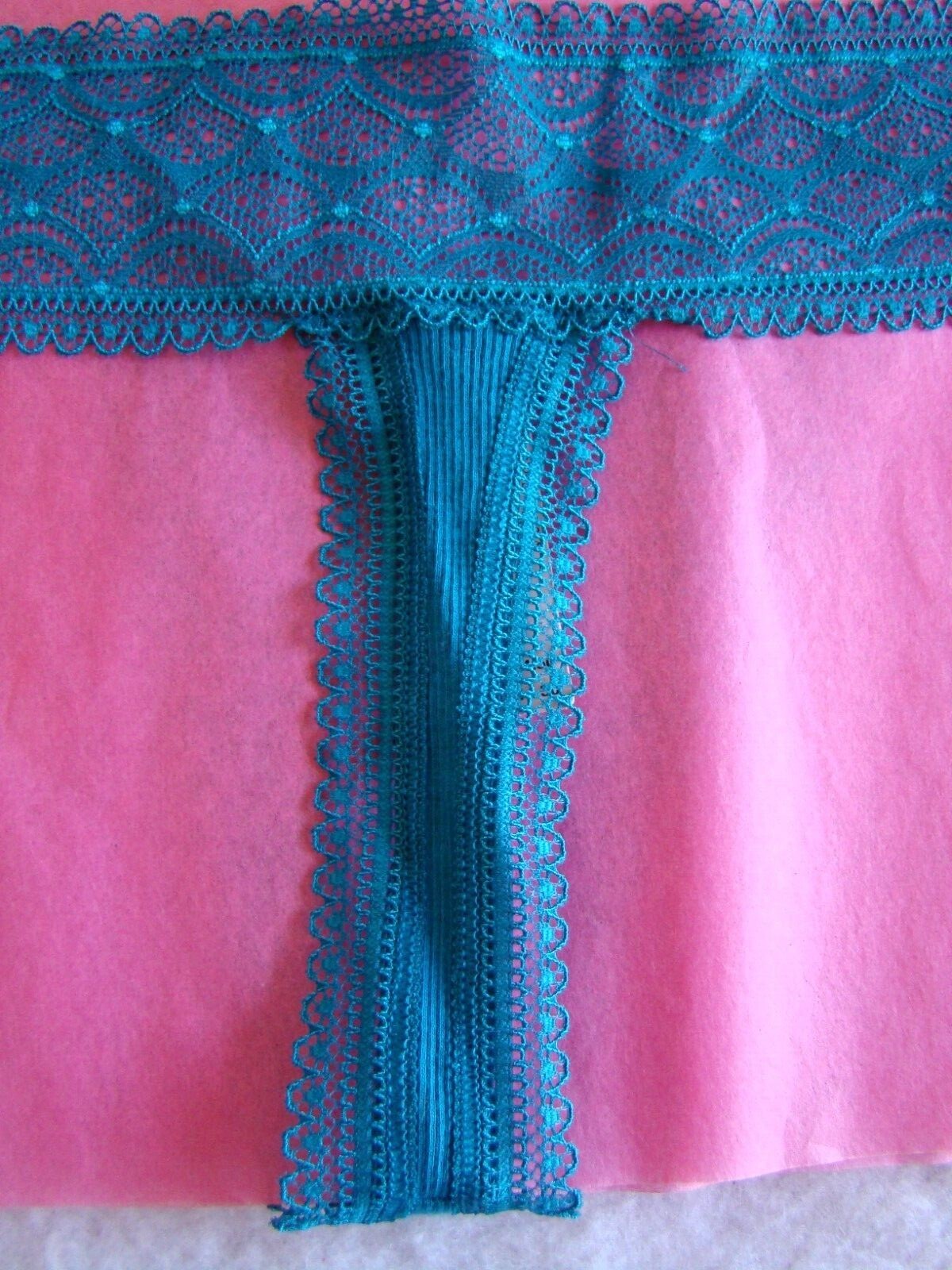 New VICTORIA’S SECRET Teal Blue Geometric Lace Cotton Thong Panty Size L