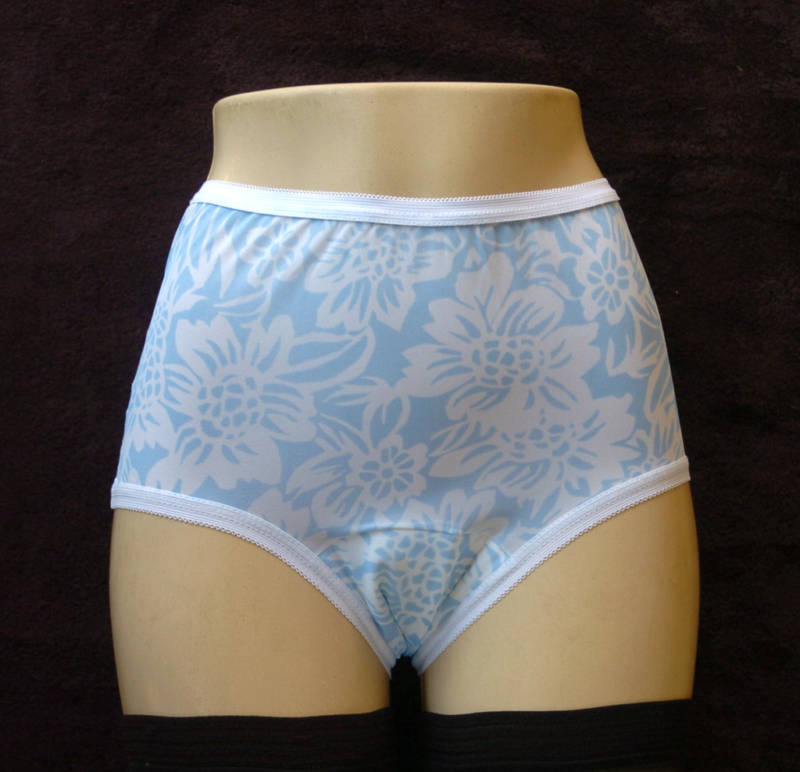 WEAREVER 100% Polyester Blue/White Floral Print Sanitary Brief Size Medium