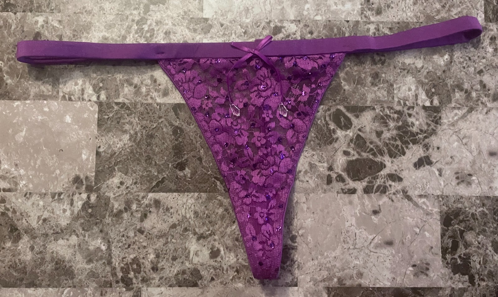 VICTORIA’S SECRET SEXY LITTLE THINGS L PURPLE LACE VINTAGE RARE V STRING PANTIES
