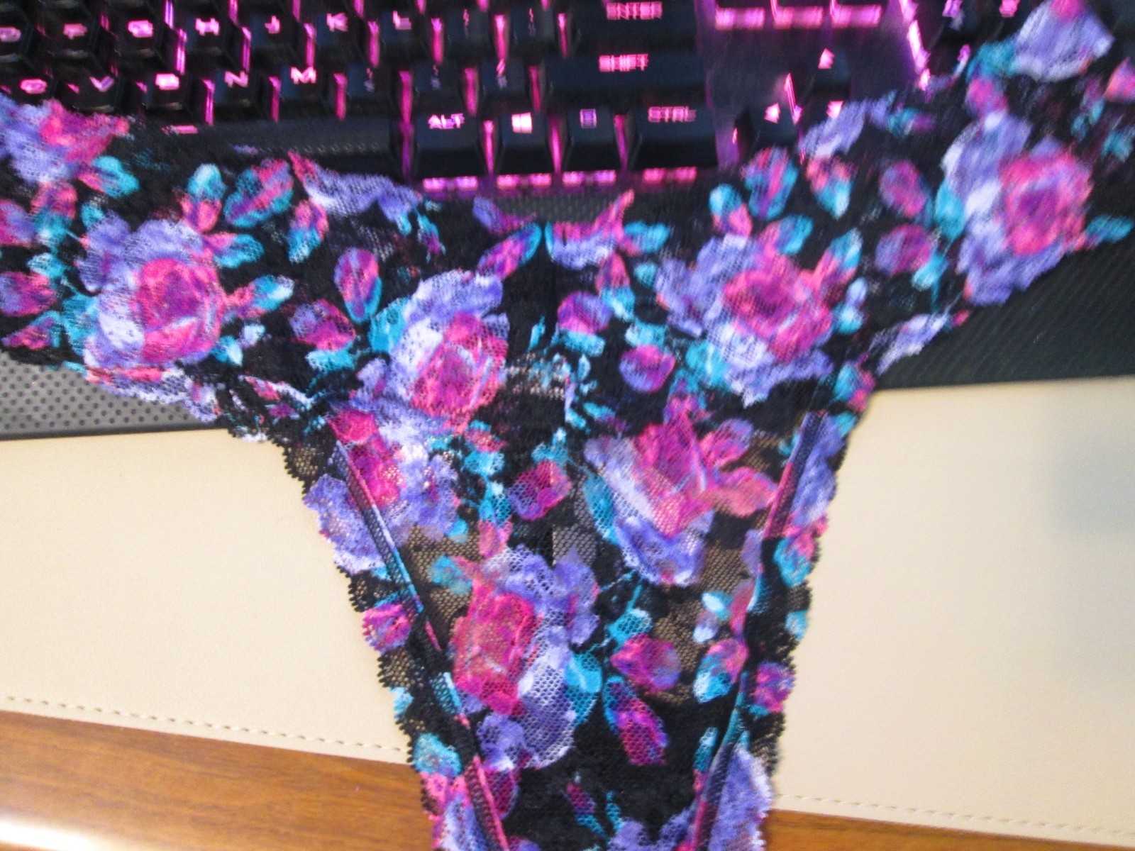 New Victoria’s Secret Lace ✅💲Discounts on 2+💲Thong ✅Size XS,OS,S,M,L✅Lace