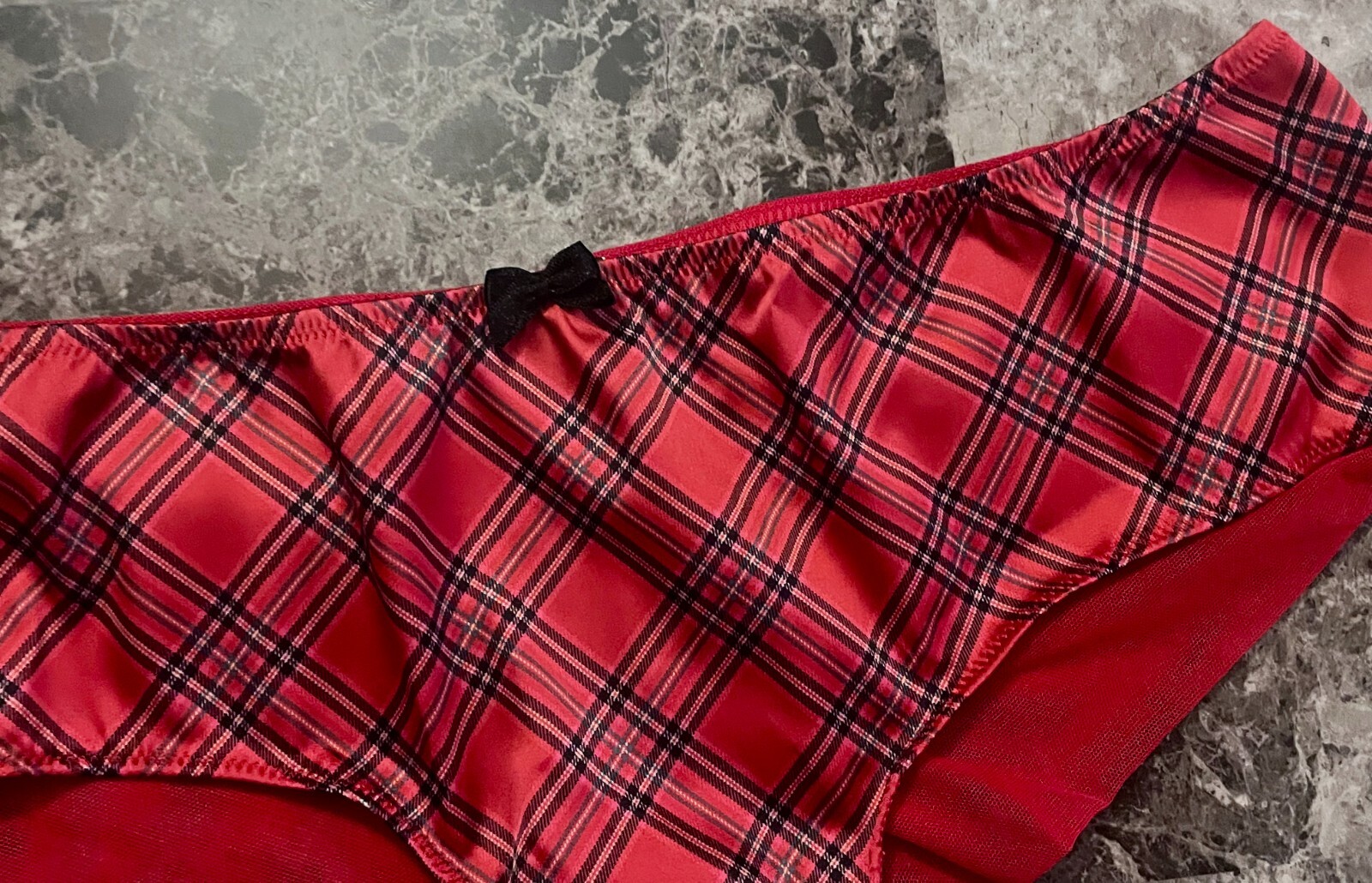 NWOT VICTORIA’S SECRET XL SMOOTH RED BLACK PINK PLAID MESH BACK CHEEKY PANTIES