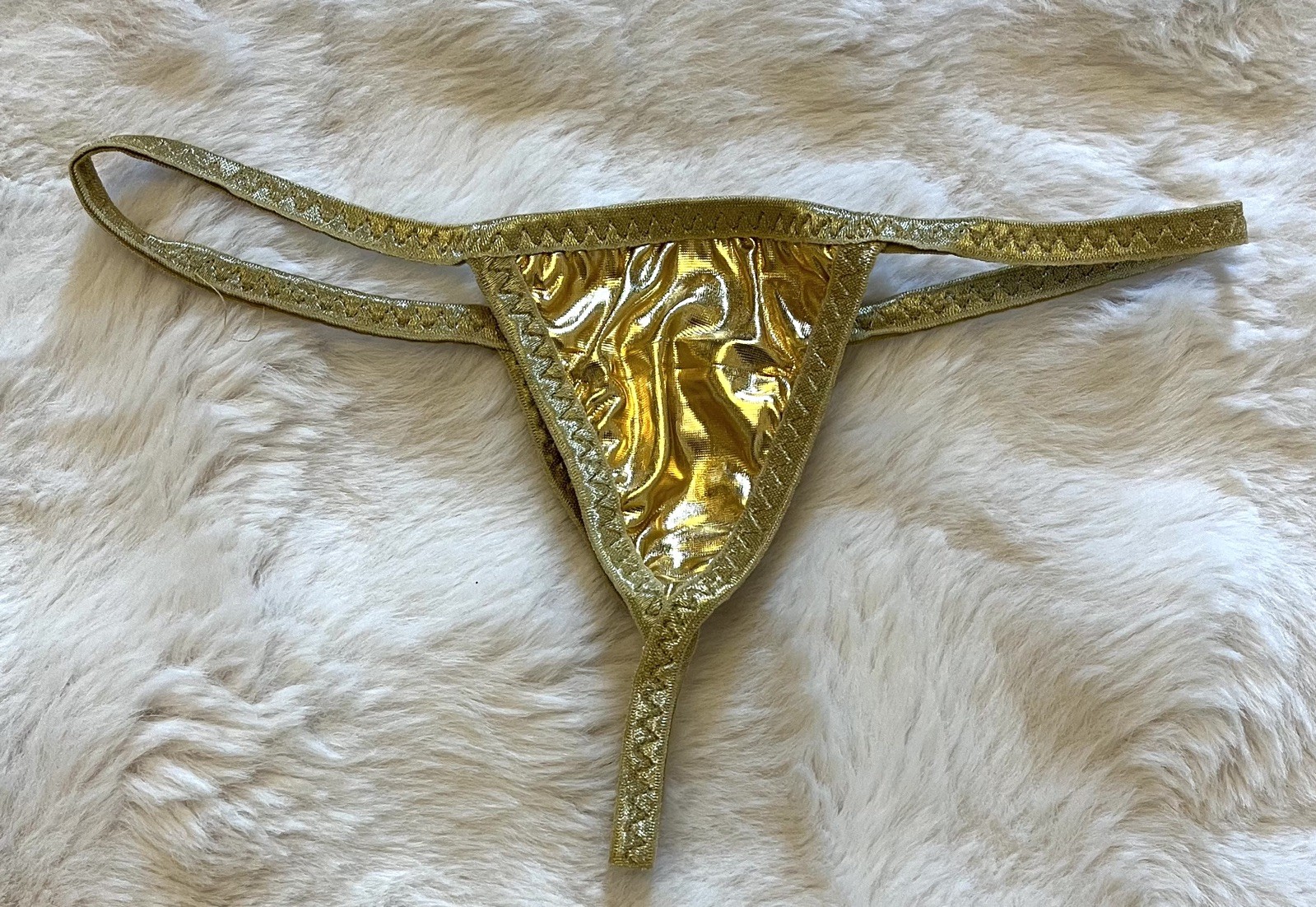 Beautiful Quality Sexy Gold Metallic Low Rise Style Thongs – Size 8 – New