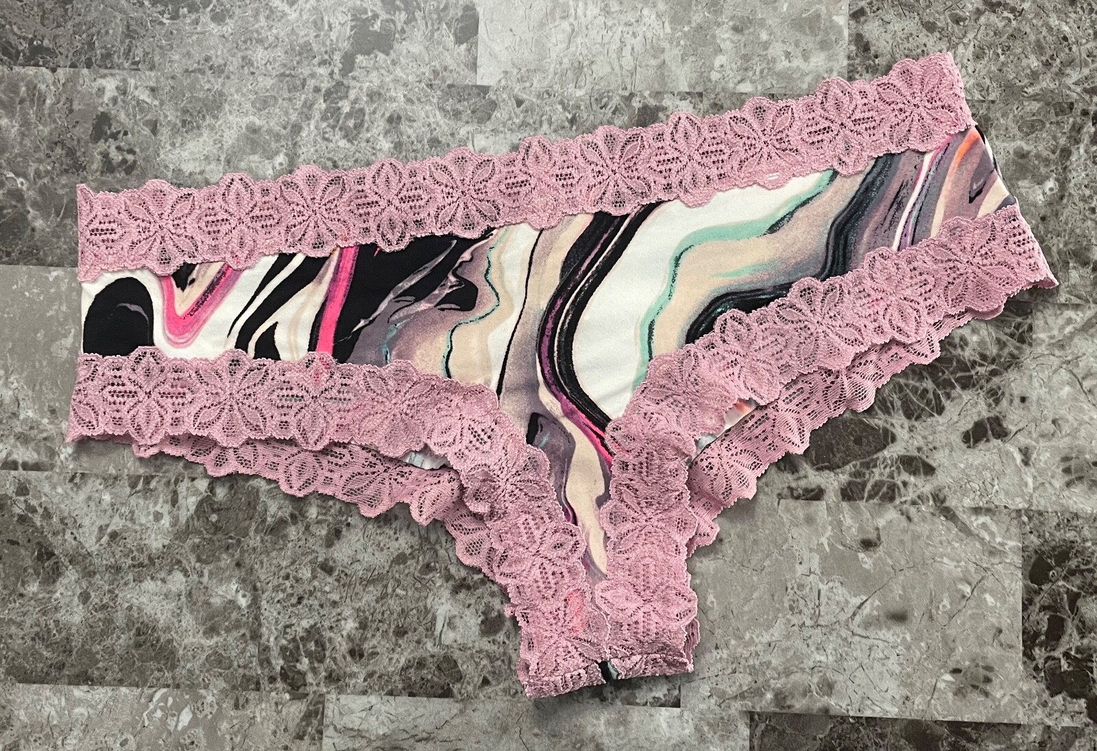 NWT VICTORIA’S SECRET PINK M SMOOTH MARBLE PRINT LACE RARE CHEEKSTER PANTIES