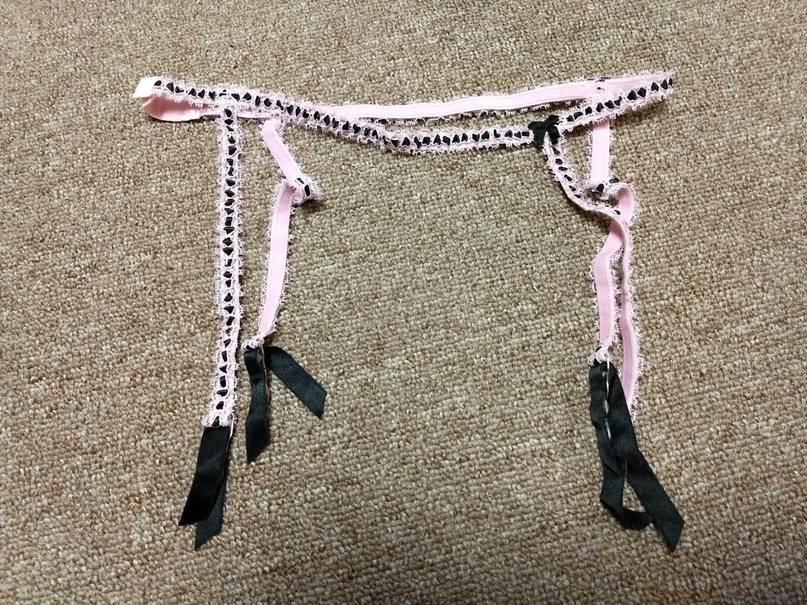 Victorias Secret Beaded Trim Garter Belt M/L Pale Pink NWOT