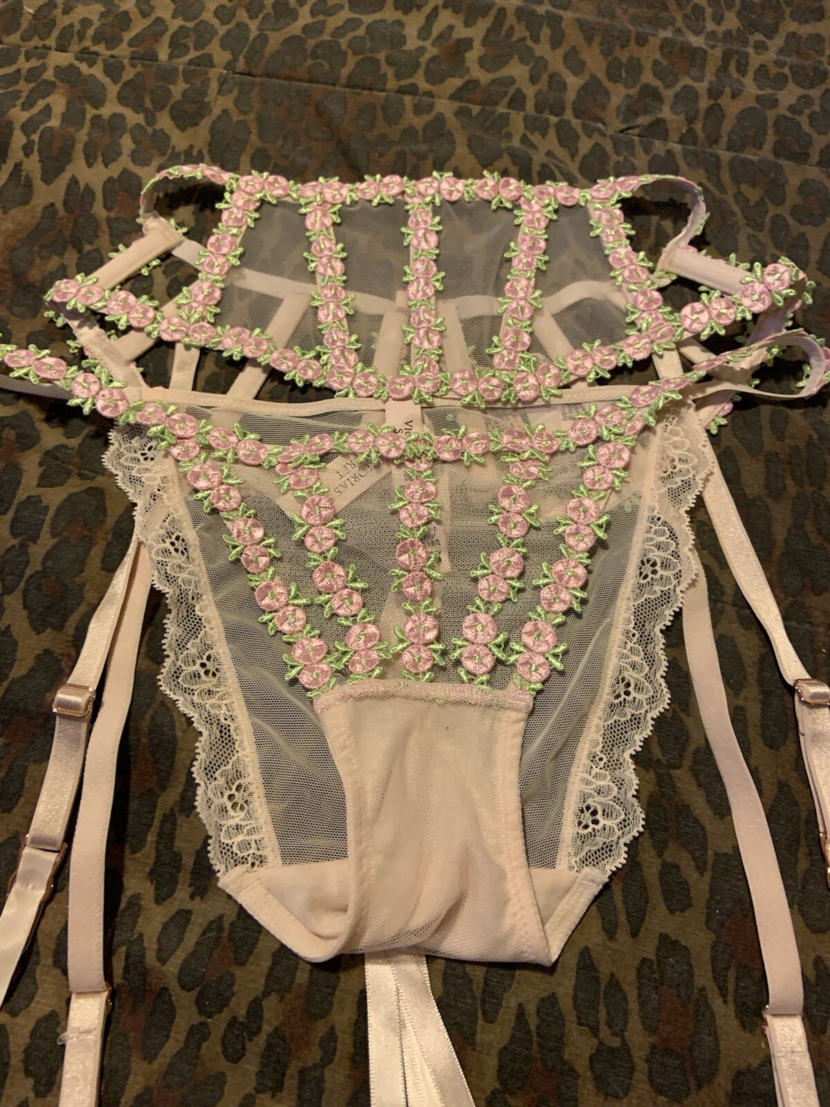 Victoria Secret Dream Angels Pink Rosebud Embroidery Garter/Bikini Set NWT Small