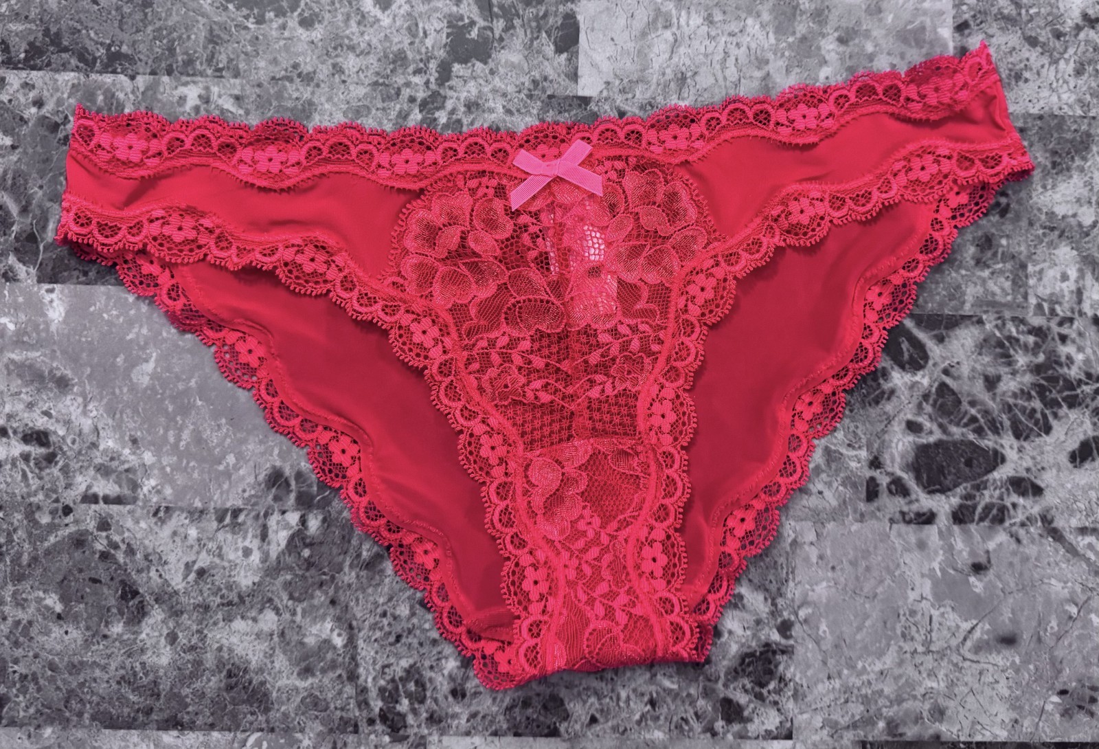 NWT VICTORIA’S SECRET DREAM ANGELS SMALL RED SMOOTH LACE RARE CHEEKINI PANTIES
