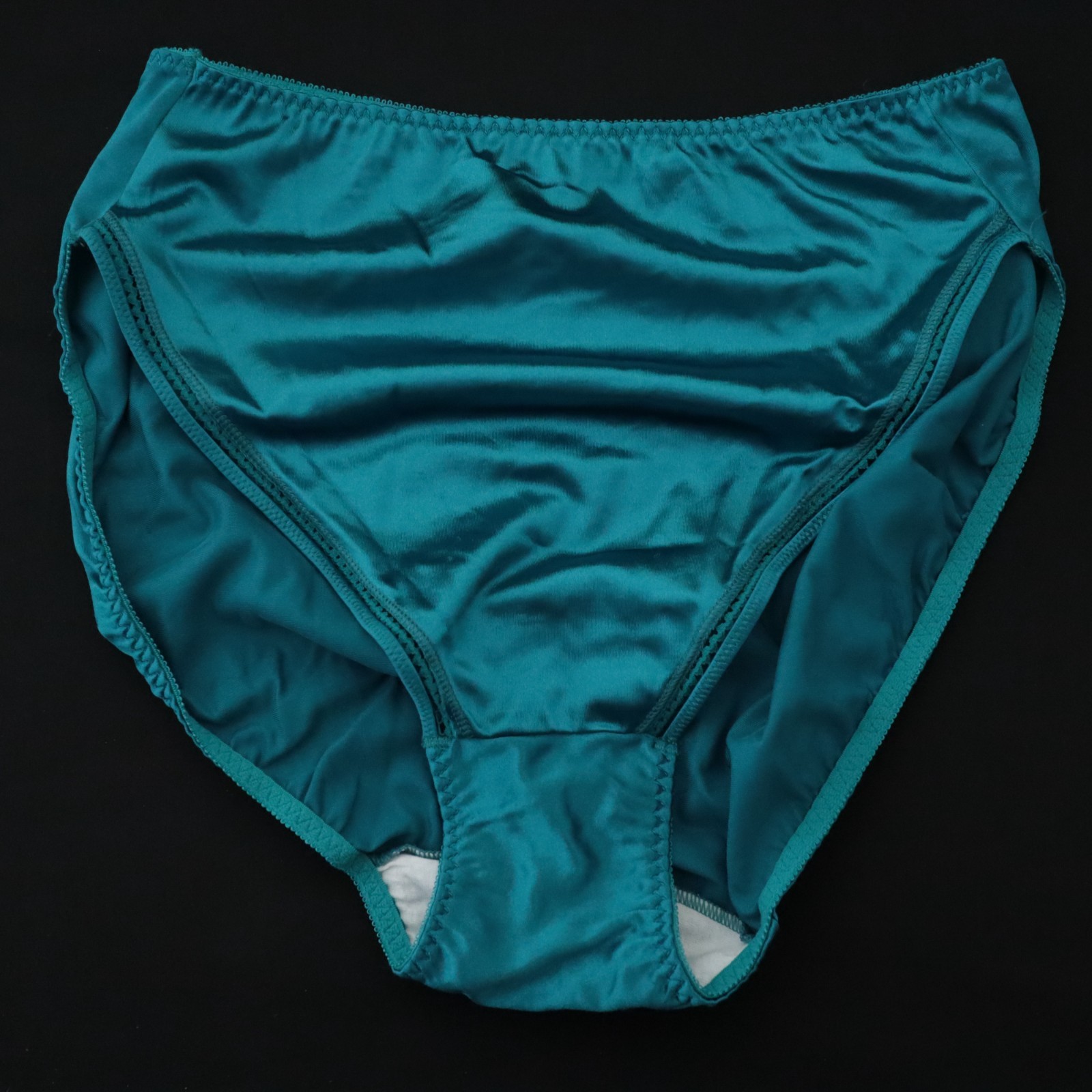 NEW Warner’s VTG 90s Stretch Satin Bright Shine High Cut Brief Panty LARGE