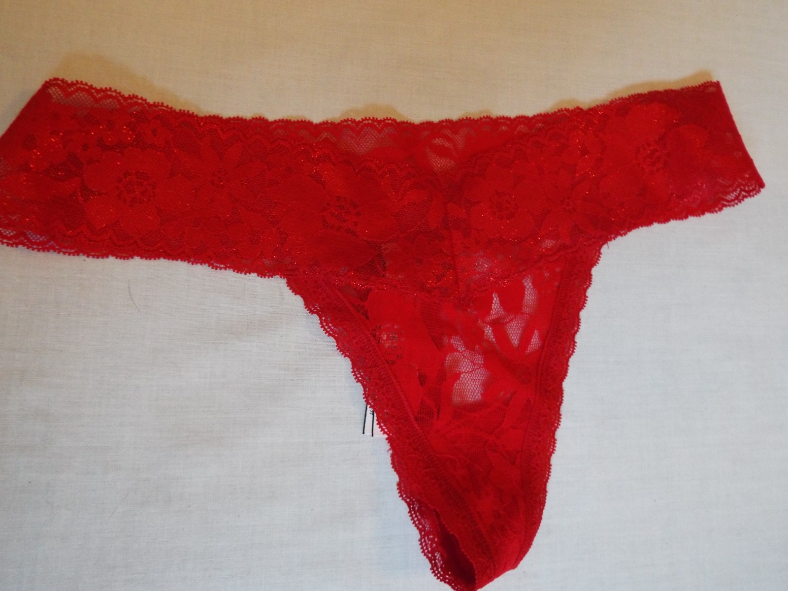 NWT Victoria’s Secret No Show Thong Panty lace M Red