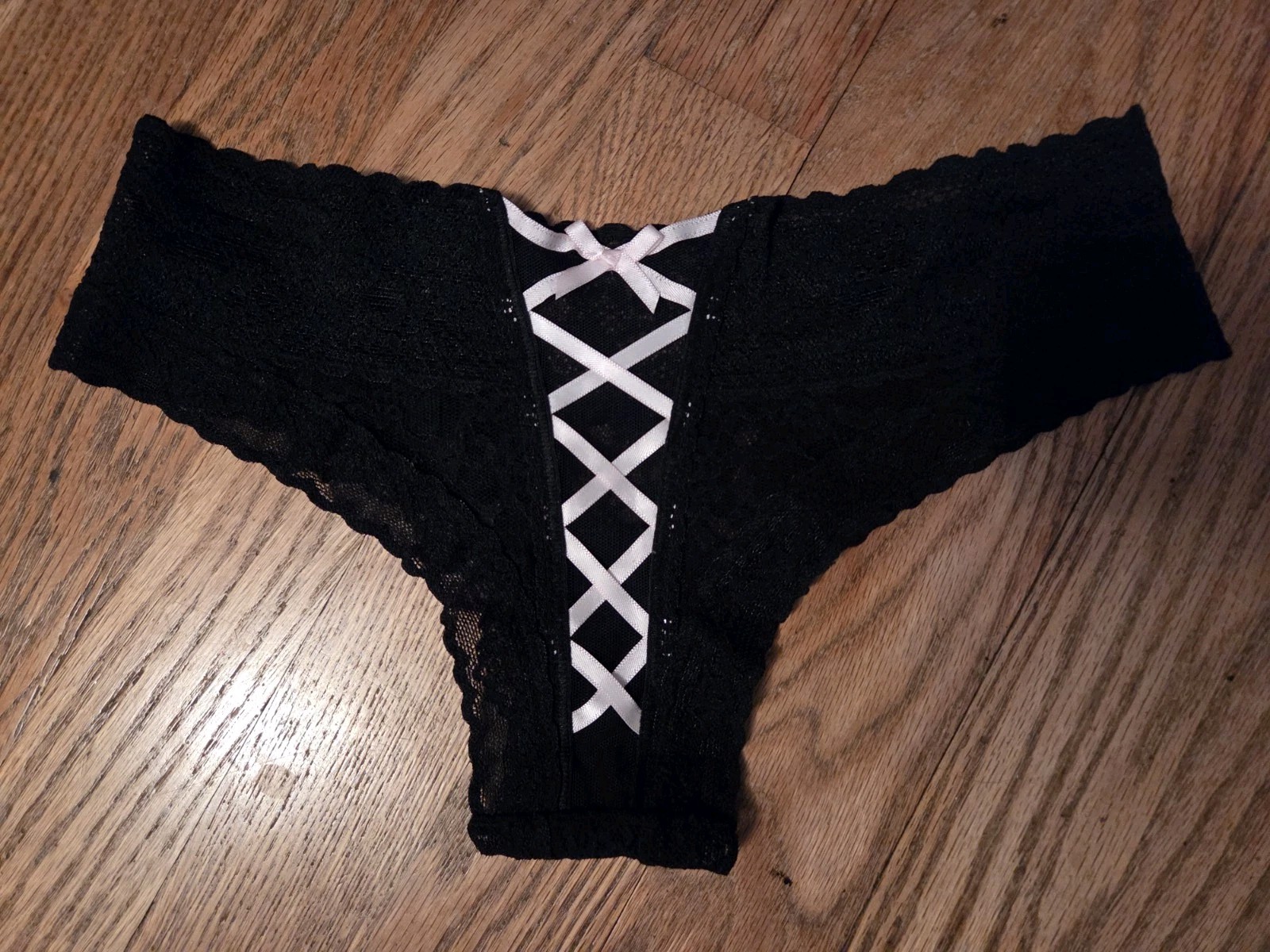 Victoria’s Secret Low Rise Strappy Back Floral Lace Cheeky (XSmall)