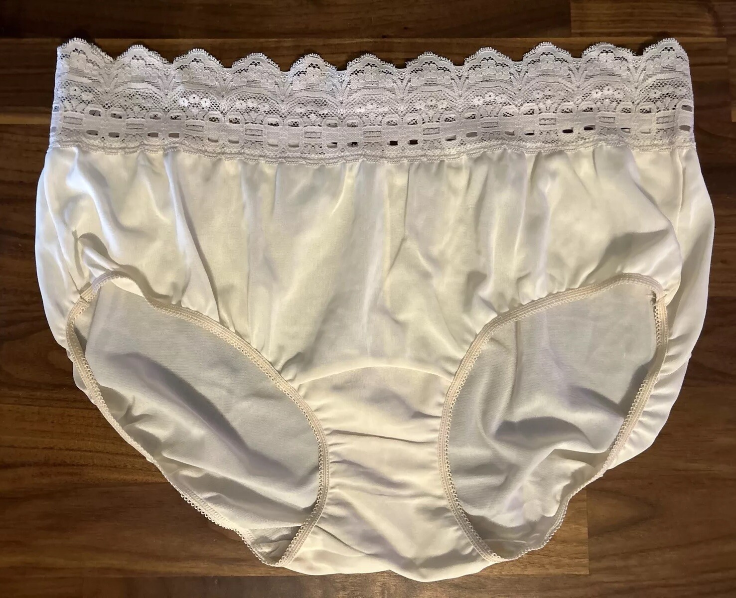 Olga Secret Hug Scoop 9/2XL Shiny SATIN Nylon Panties NWOT Lace Waist Beige