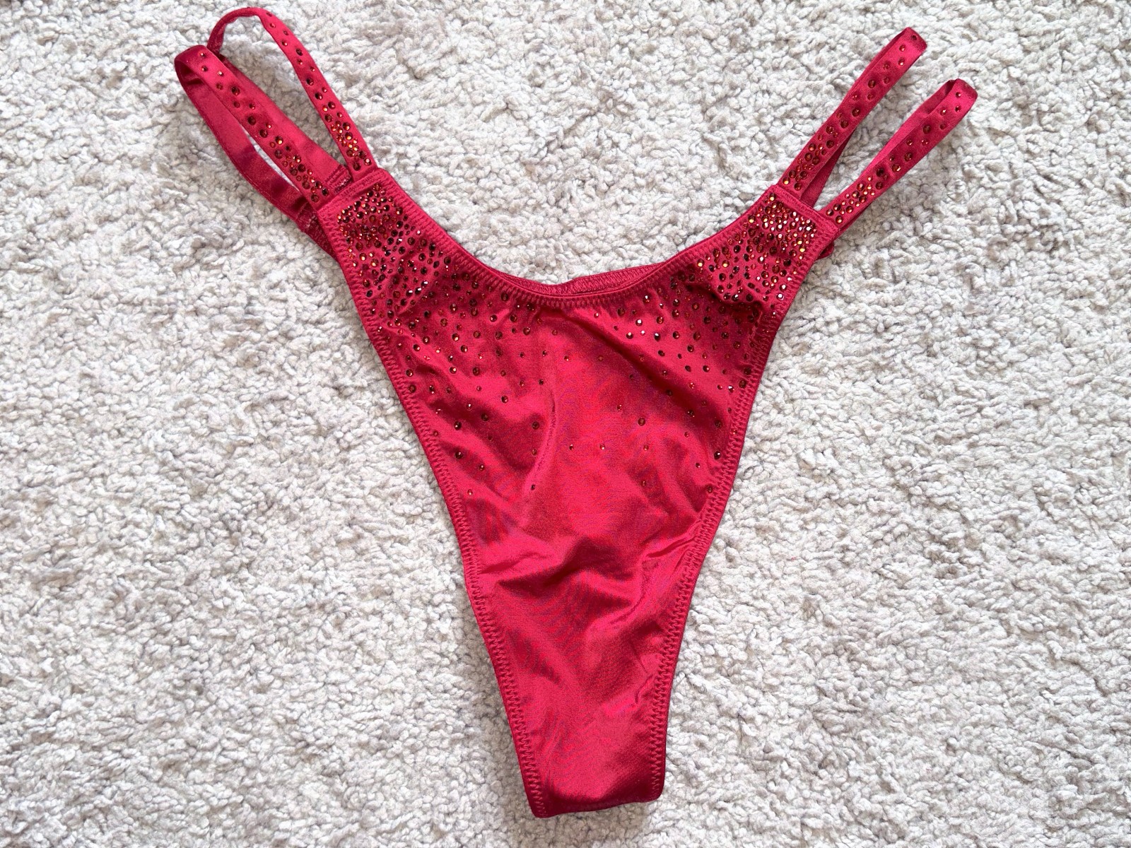 NWT VICTORIA’S SECRET BLING SHINE SCATTERED RHINESTONE THONG PANTY – L