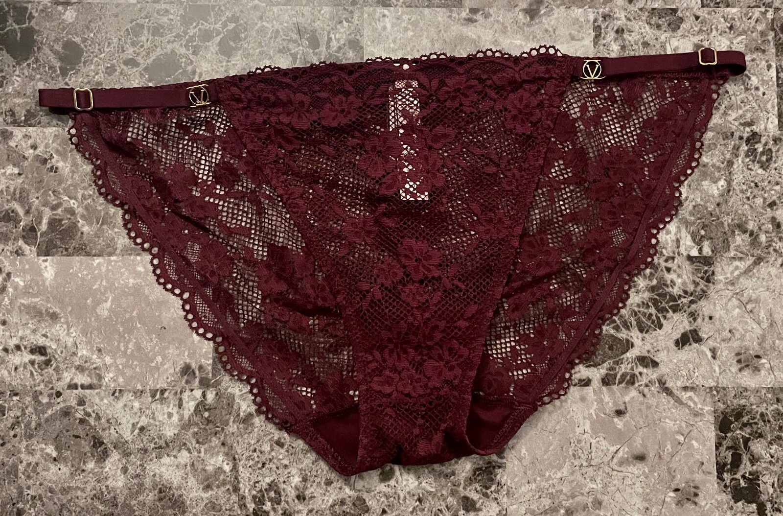 NWT VICTORIA’S SECRET MAROON LACE GOLD ADJUSTABLE STRAP STRING BIKINI PANTIES