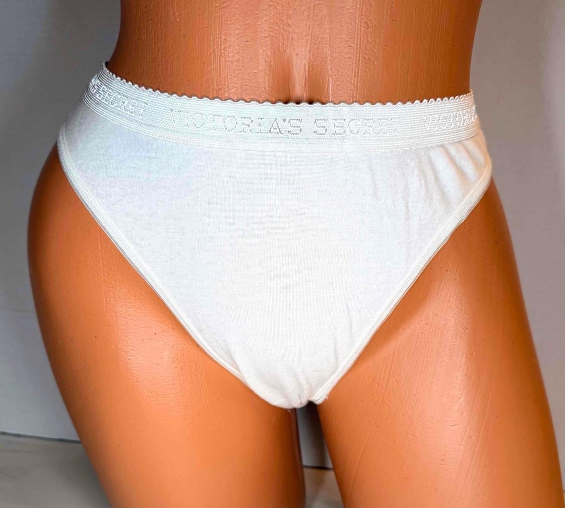 NWT Vintage VICTORIA’S SECRET 2001 Signature Band White Thong Panty Cotton sz M