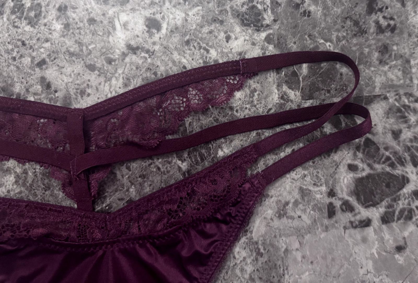 NWT VICTORIA’S SECRET MAROON SATIN SMOOTH LACE STRAPPY V STRING PANTIES