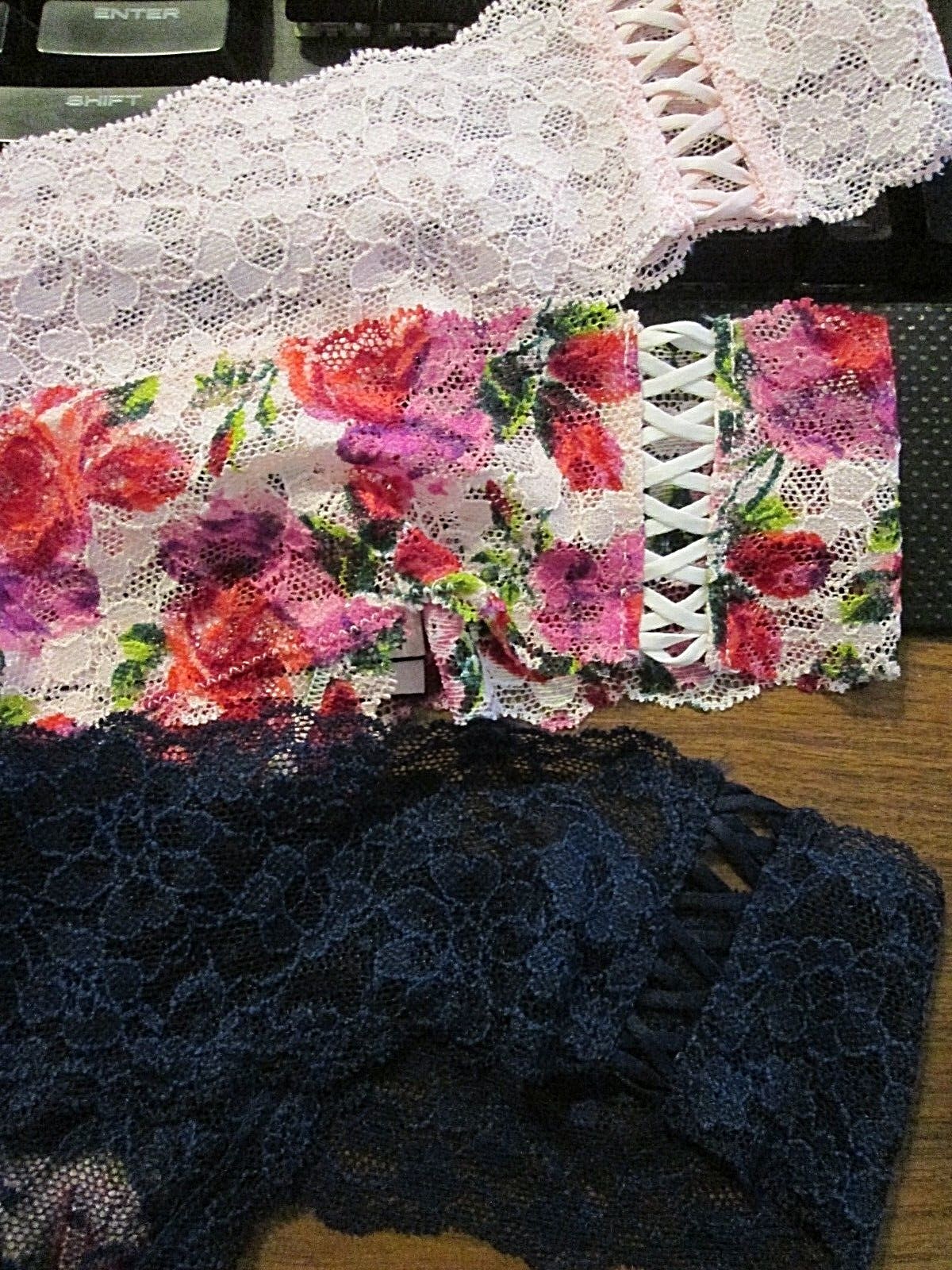 New $14.50 tag Victoria’s Secret Lace Thong✅💗✅Sz M,L,XL✅Lace-ups