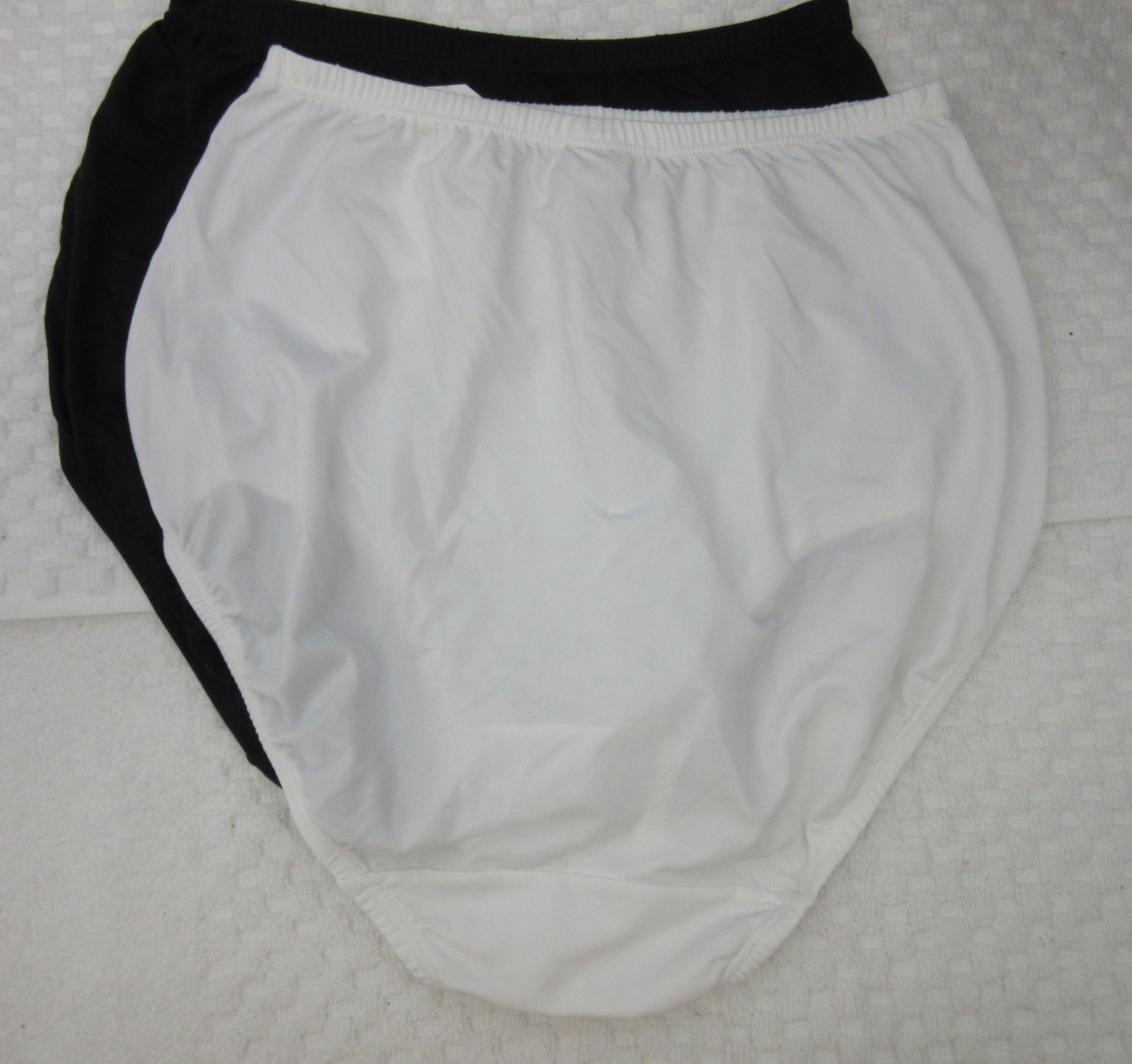 NWT set of 3 OLGA Without a stitch BRIEFS panties 23173J BLACK WHITE BEIGE 6/M